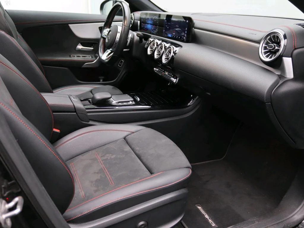 Mercedes-Benz CLA 180 Business Solution AMG