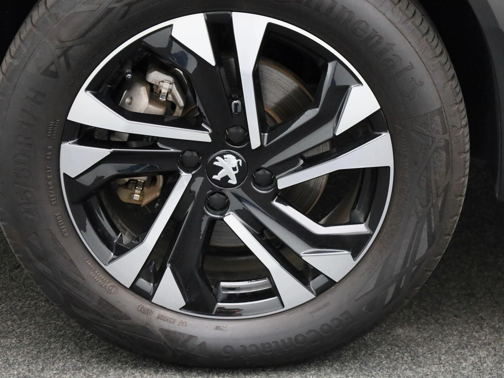 Peugeot-e-2008-image-14