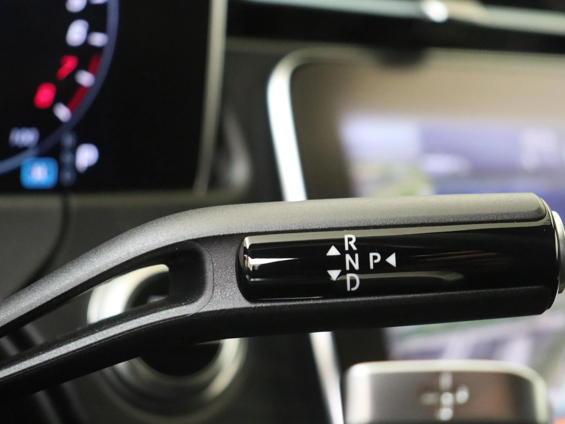 Mercedes-Benz-E-Klasse-image-13