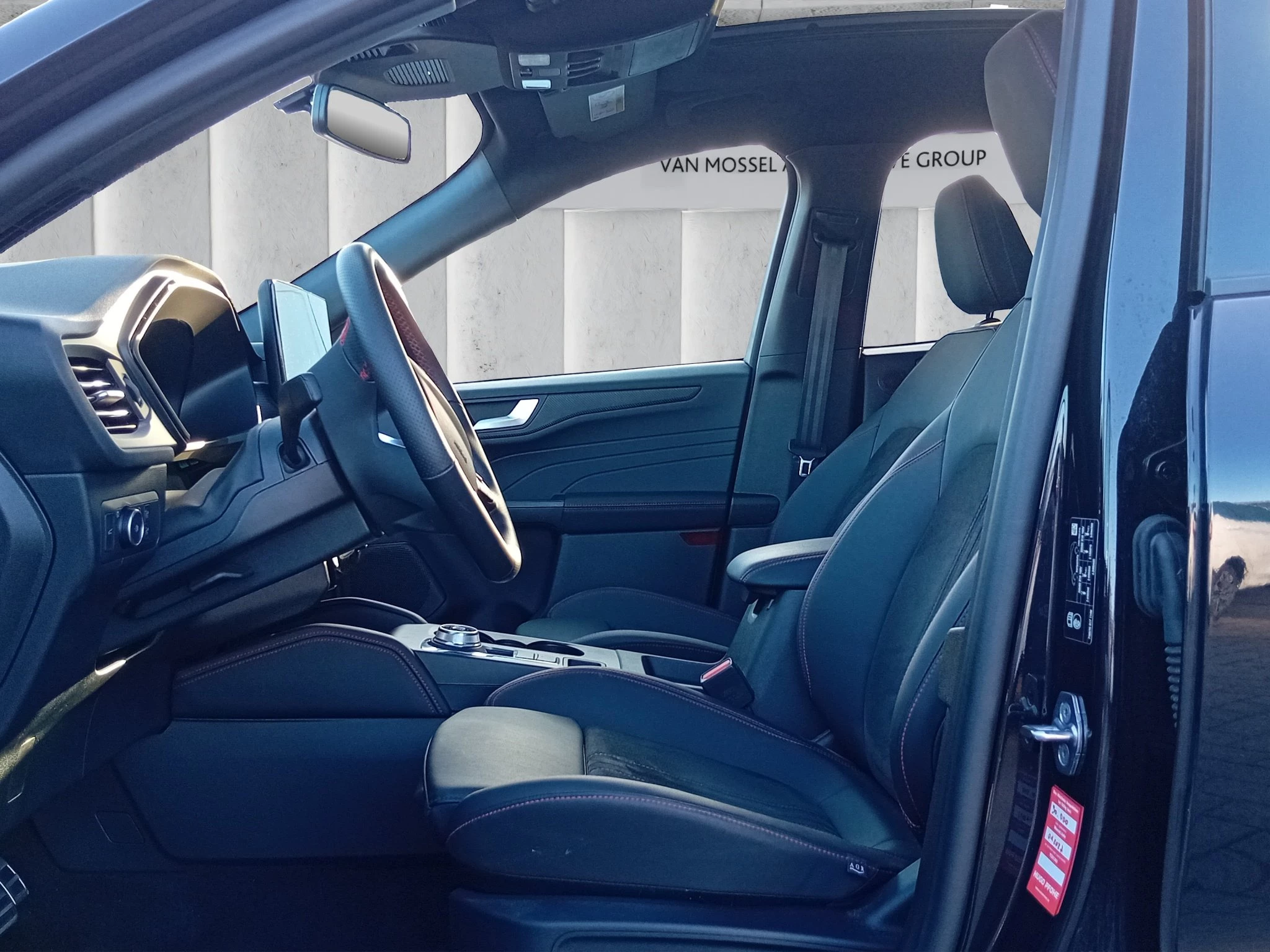 Ford Kuga ST-Line X Aut.*PANO*AHK*360GRAD*LED-MATRIX*NAVI*GRA*WINTER-PKT.