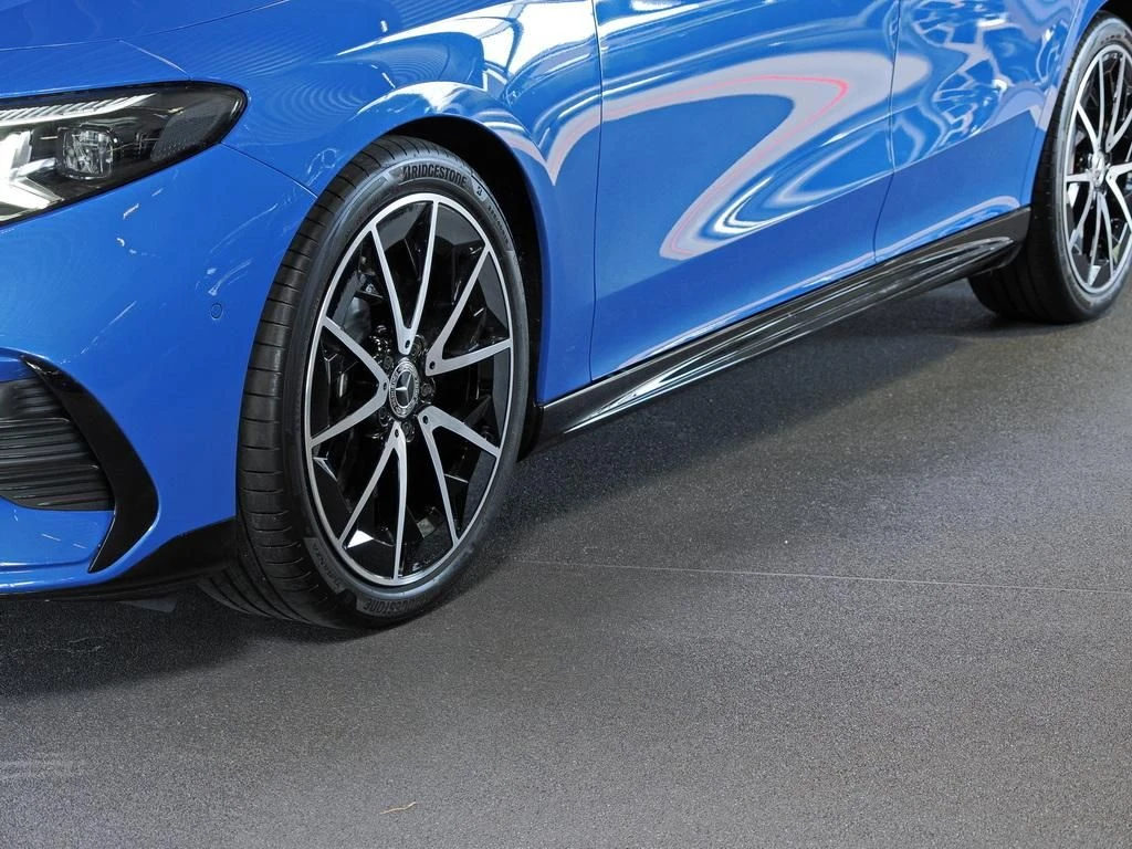 Mercedes-Benz-CLA 200-image-2