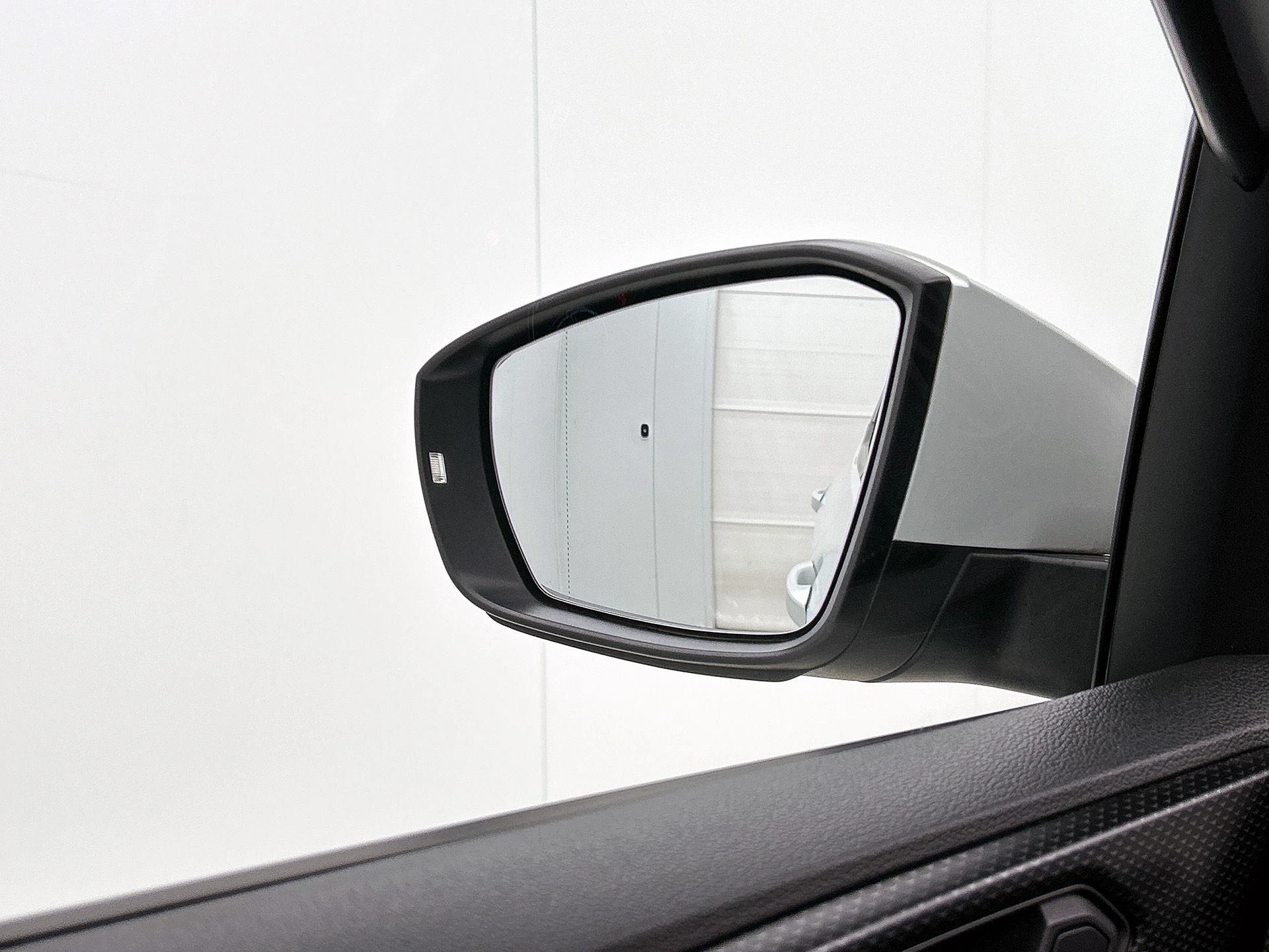 Volkswagen-T-Cross-image-18