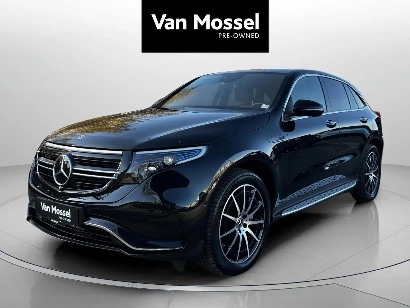 Mercedes-Benz-EQC-image-0