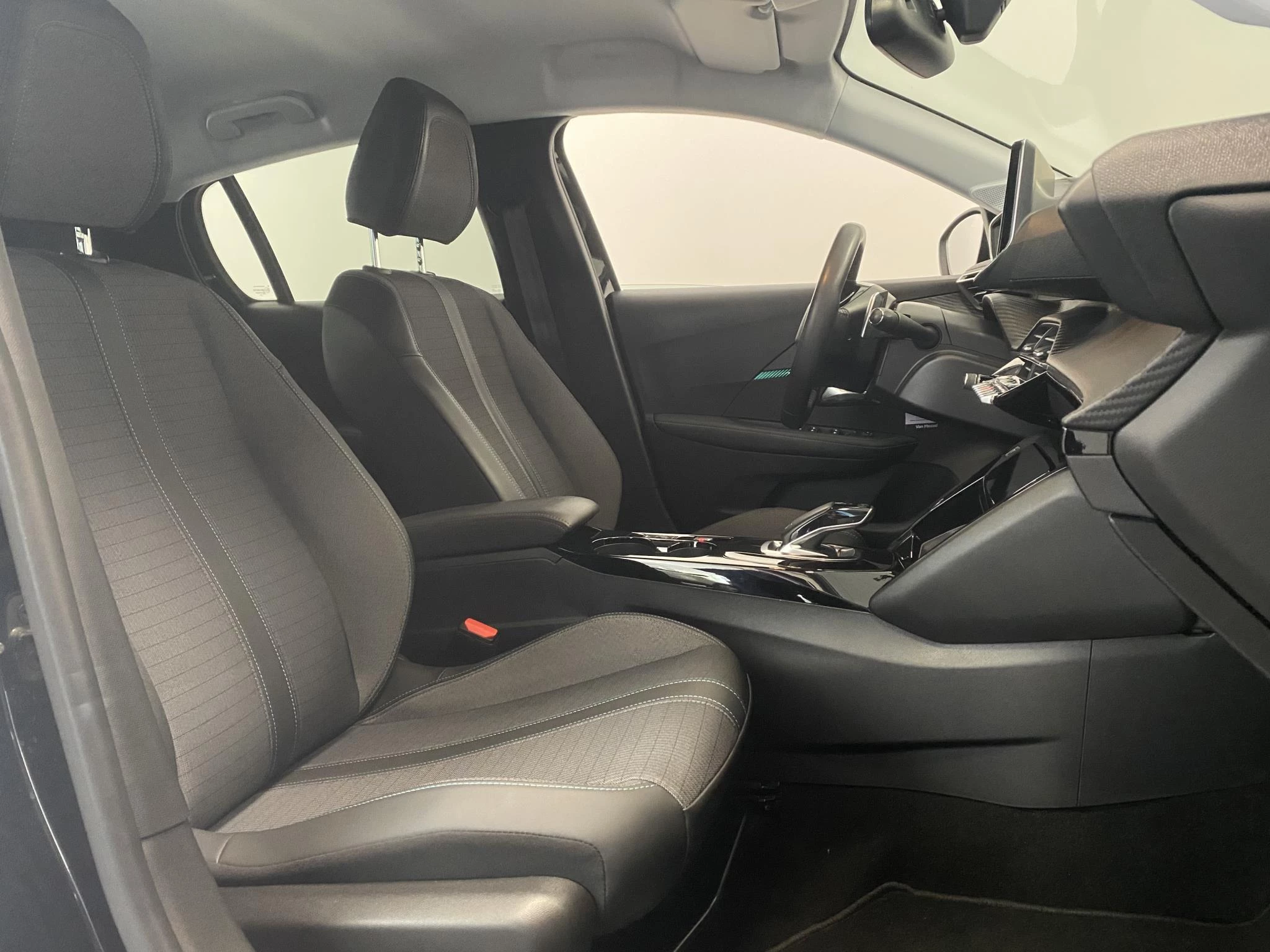 Peugeot-208-image-7
