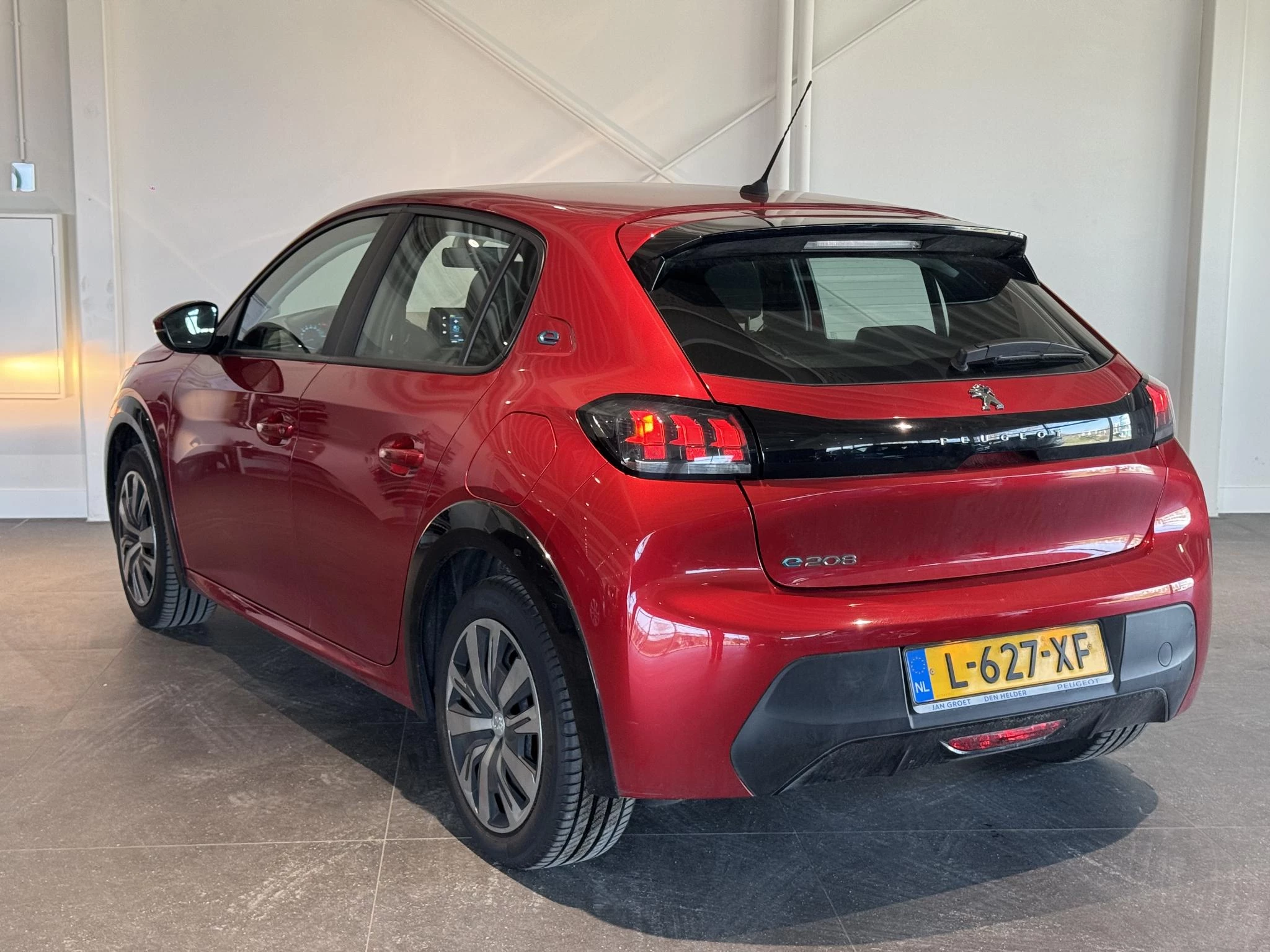 Peugeot-e-208-image-6