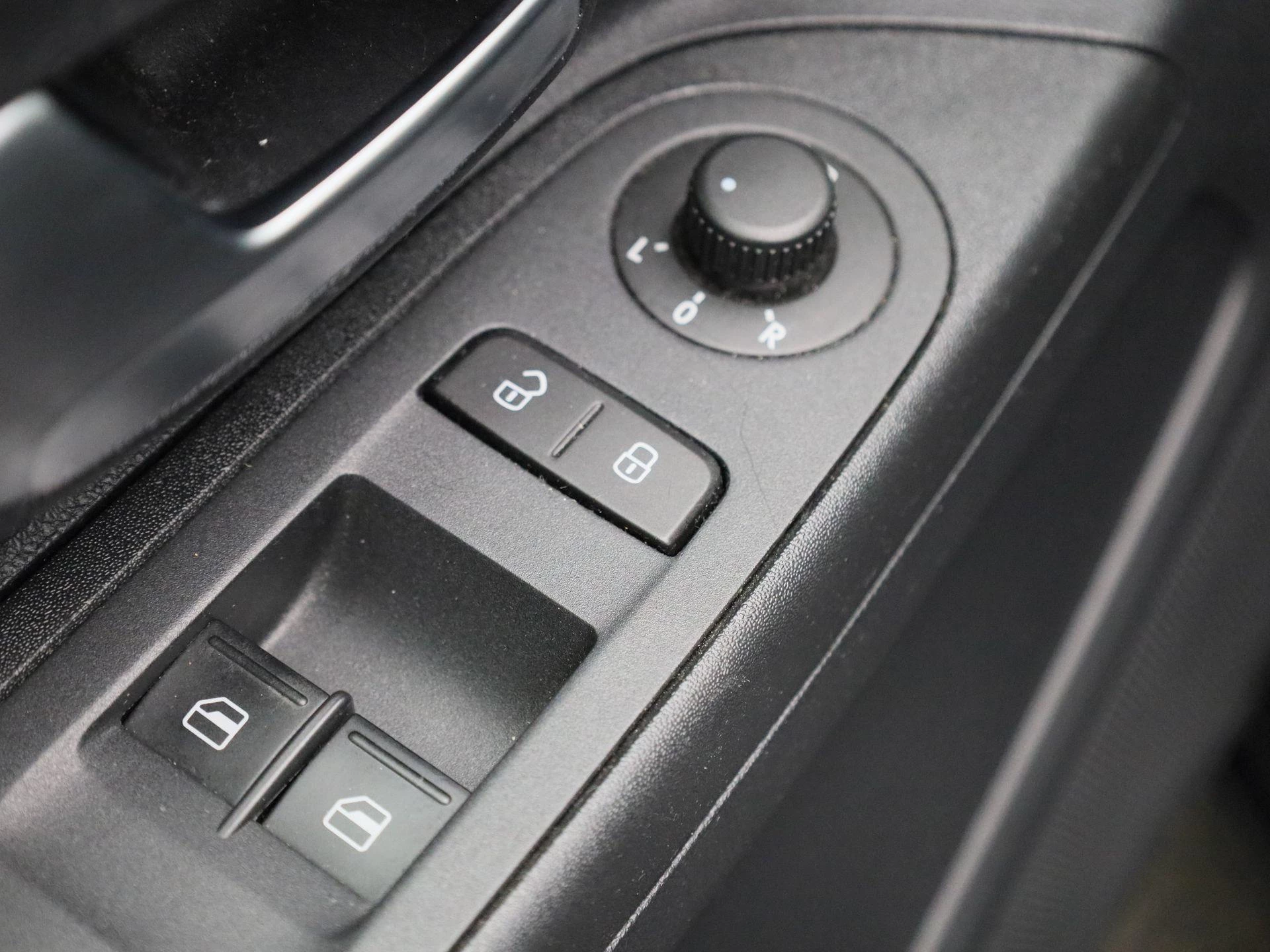 Volkswagen-up!-image-19