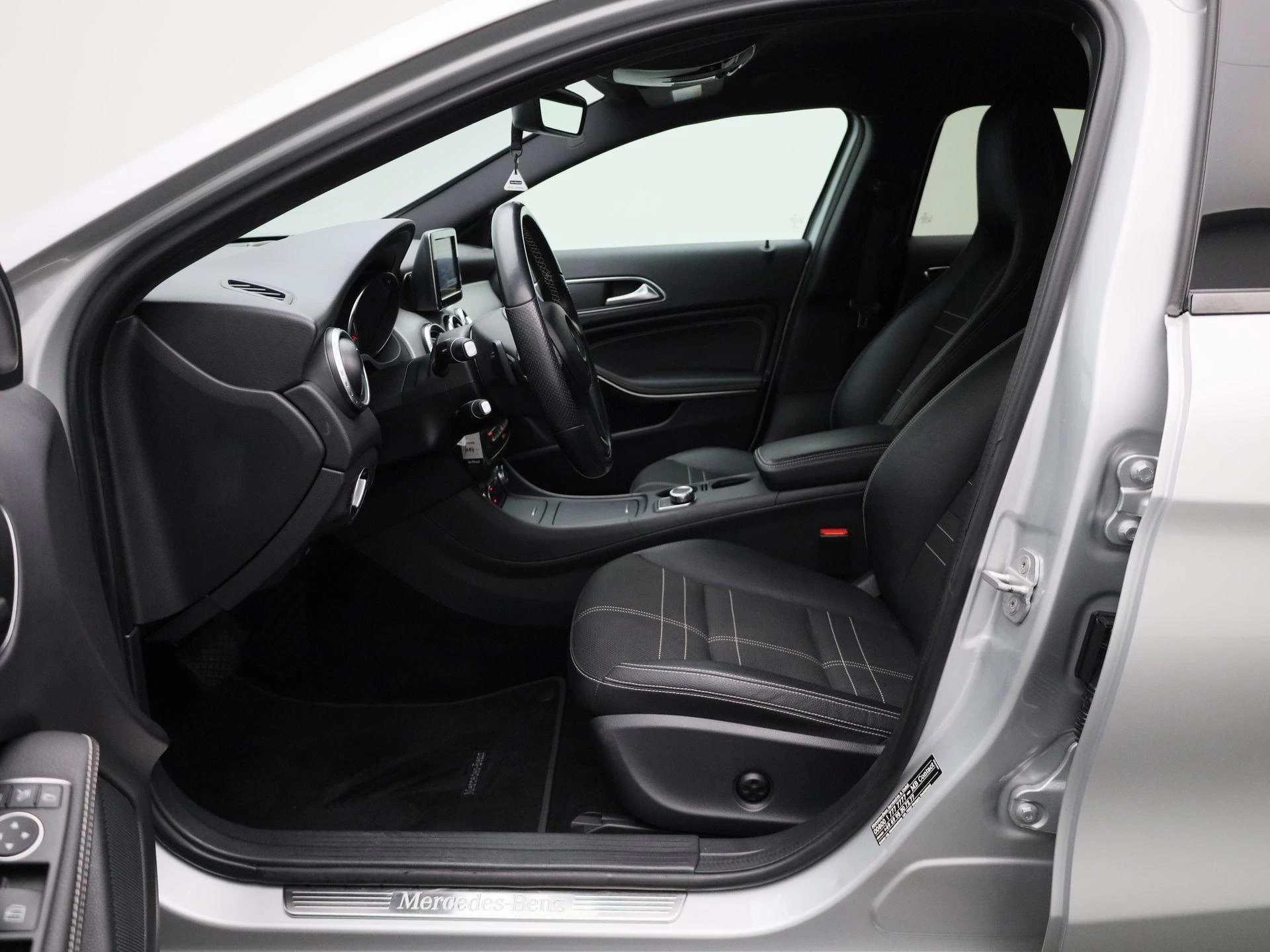 Mercedes-Benz-GLA-image-8