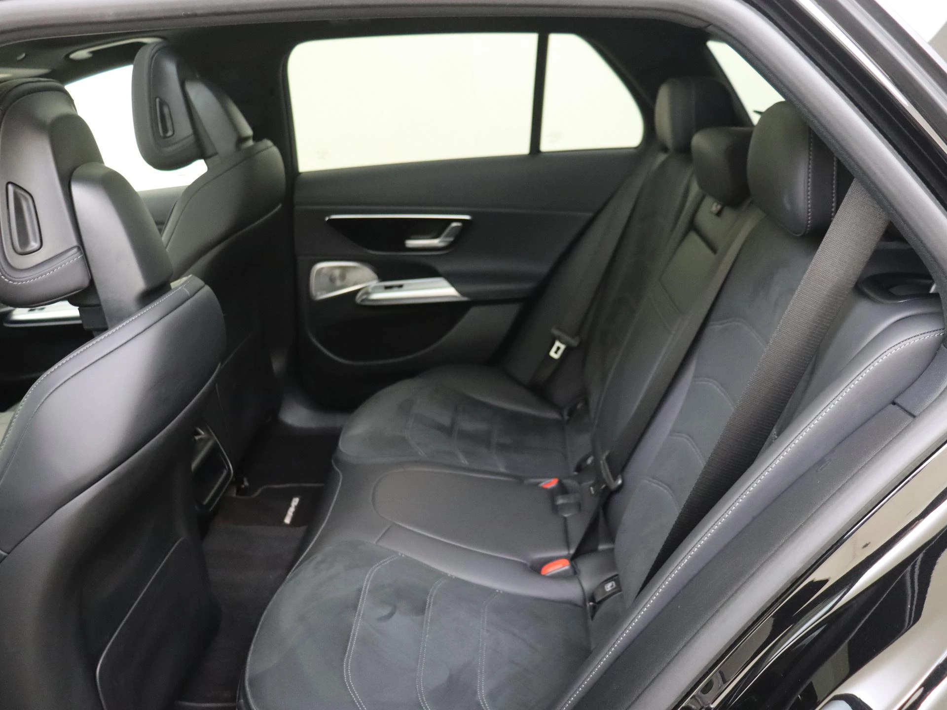 Mercedes-Benz-E-Klasse-image-11