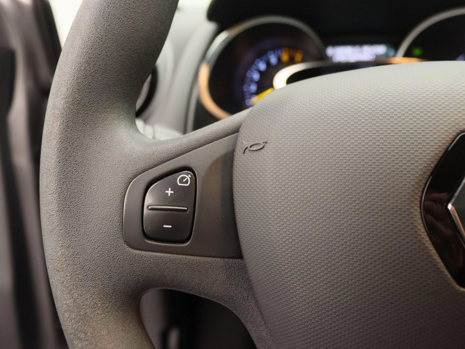 Renault-Clio-image-18
