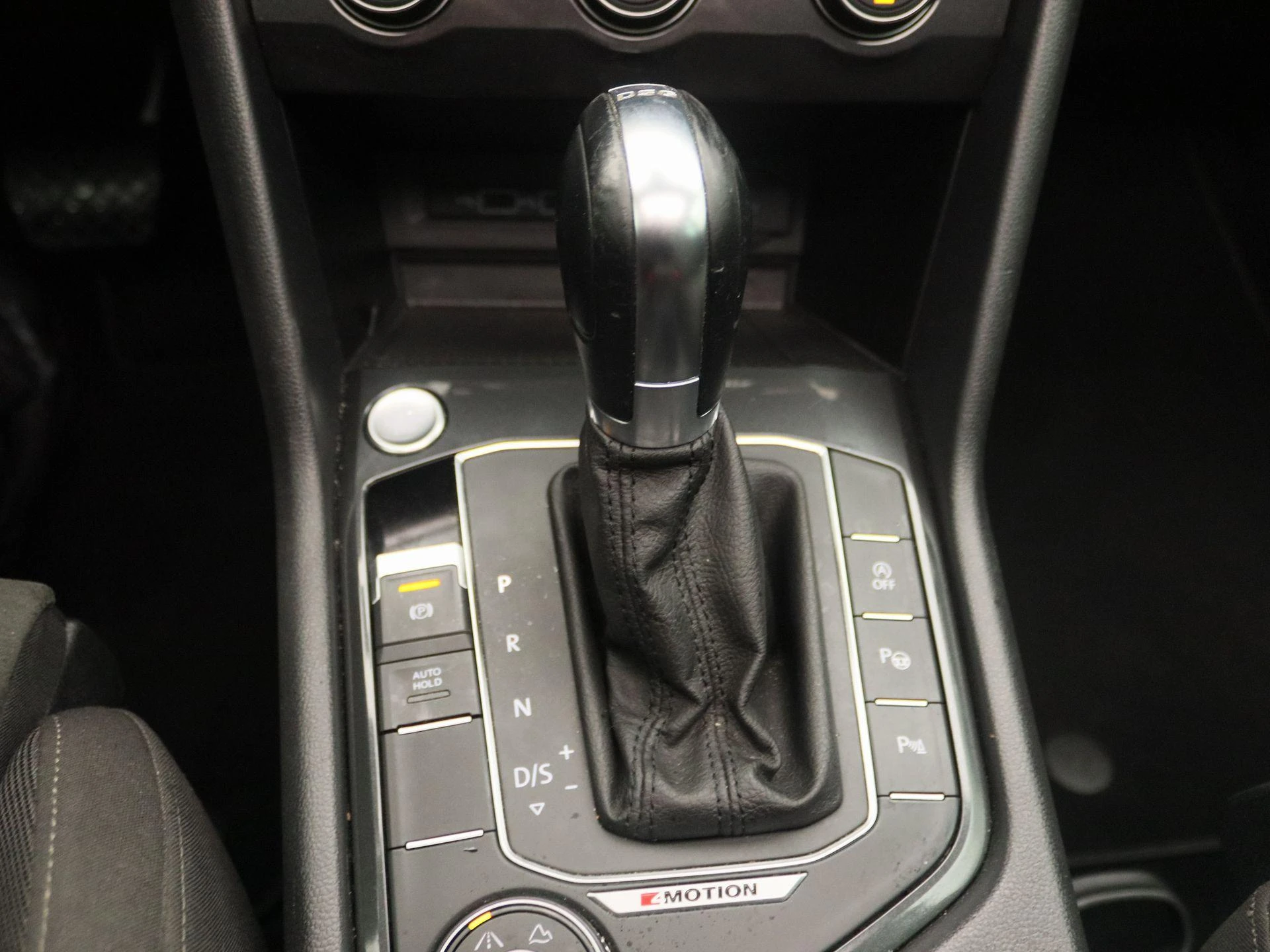 Volkswagen-Tiguan-image-11