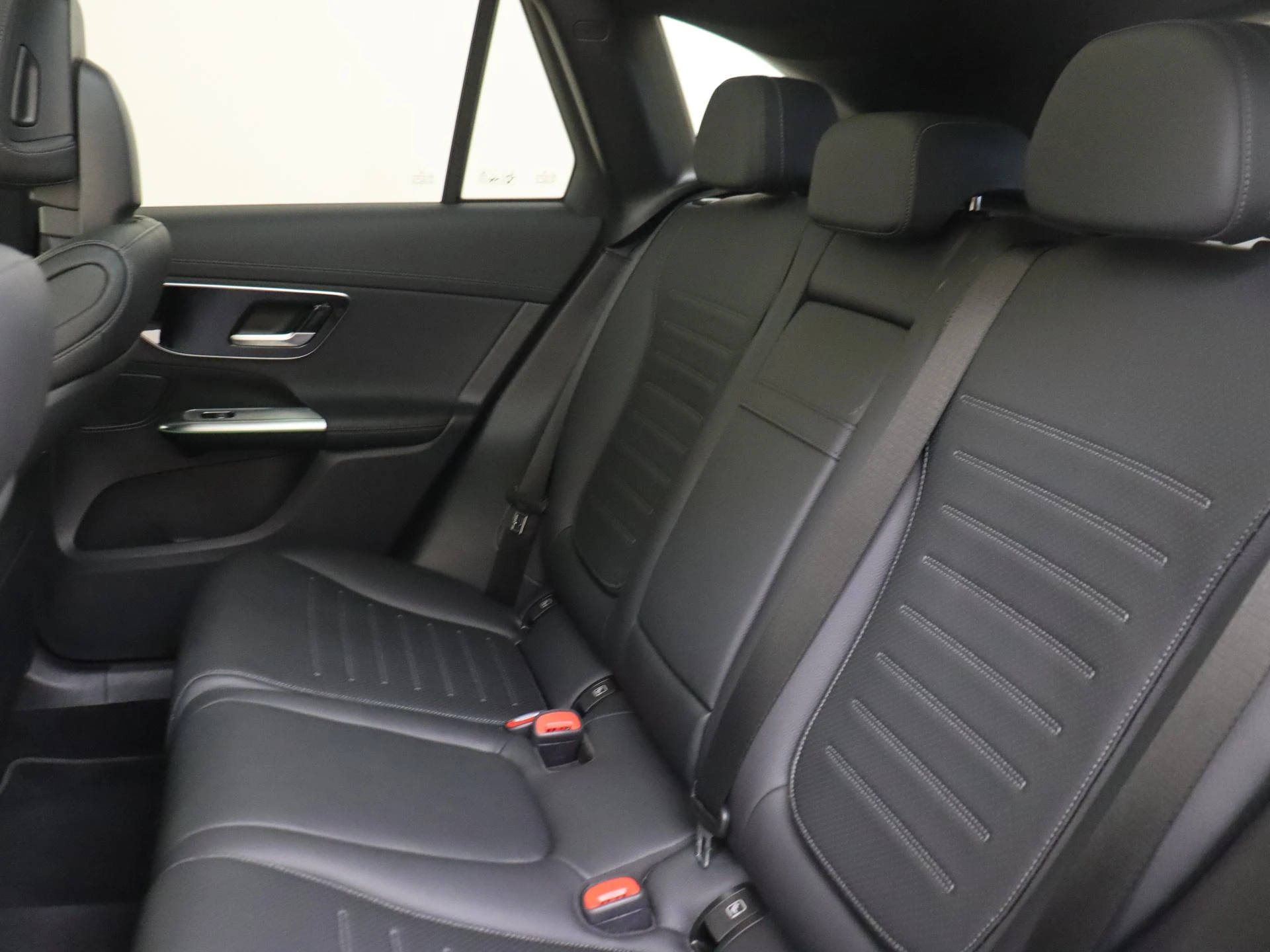 Mercedes-Benz-GLC-image-15