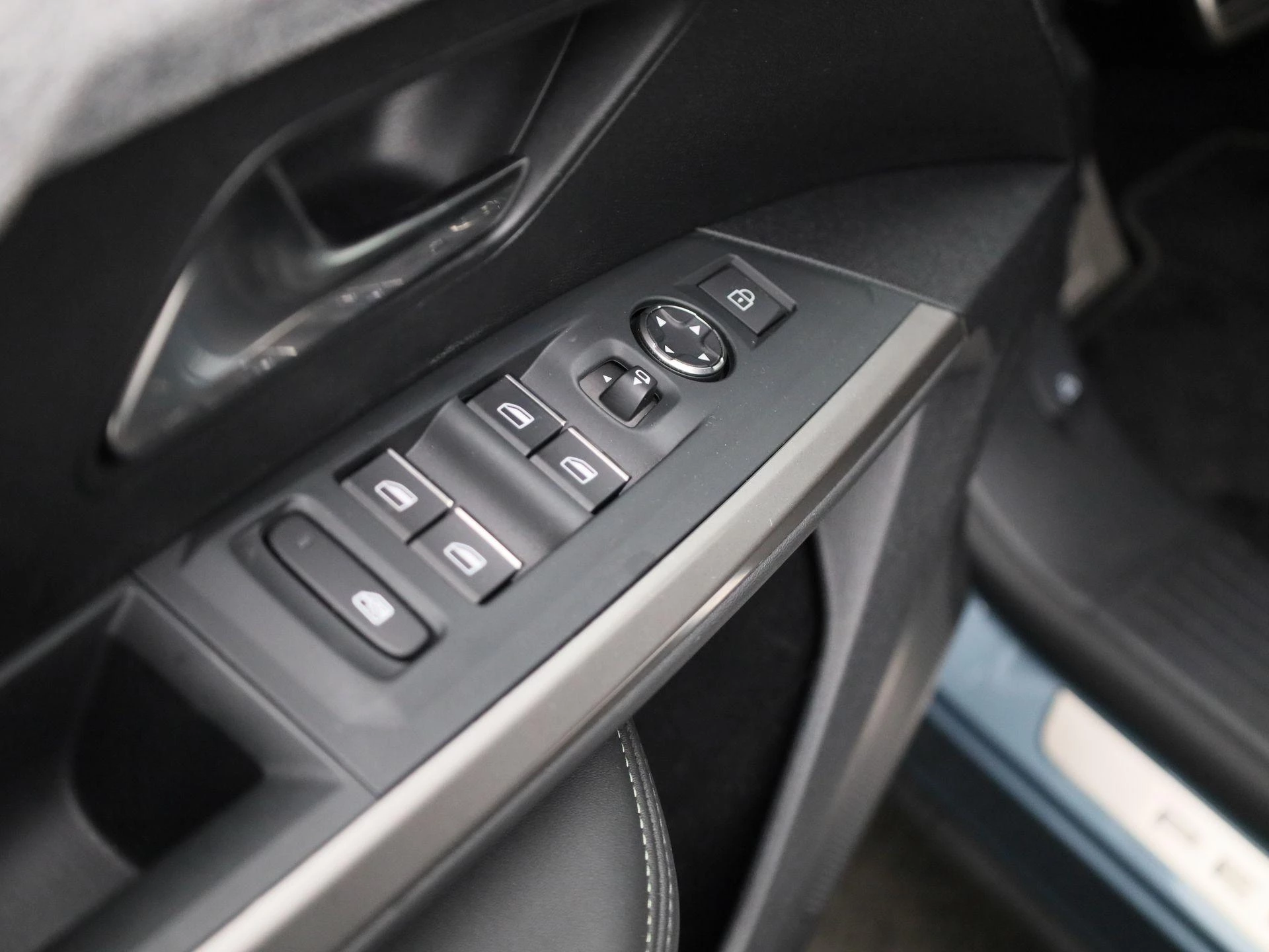Peugeot 3008 1.2 HYBRID 145 e-DSC6 GT