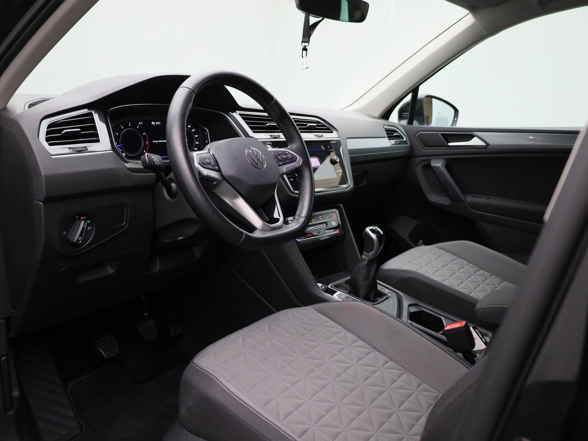 Volkswagen-Tiguan-image-29