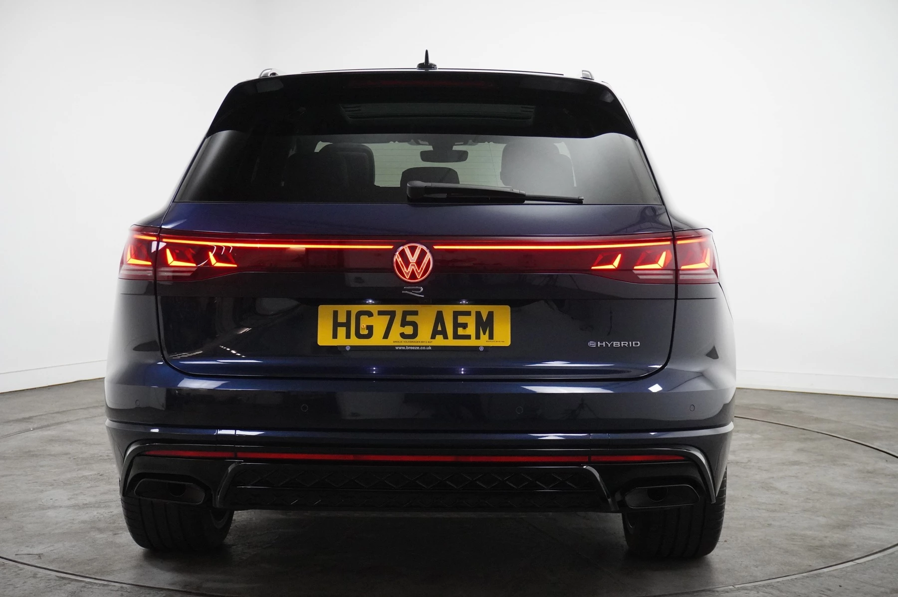 Volkswagen-Touareg-image-17