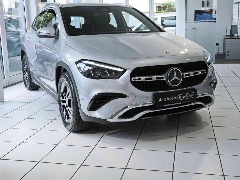 Mercedes-Benz-GLA 200 d-image-2