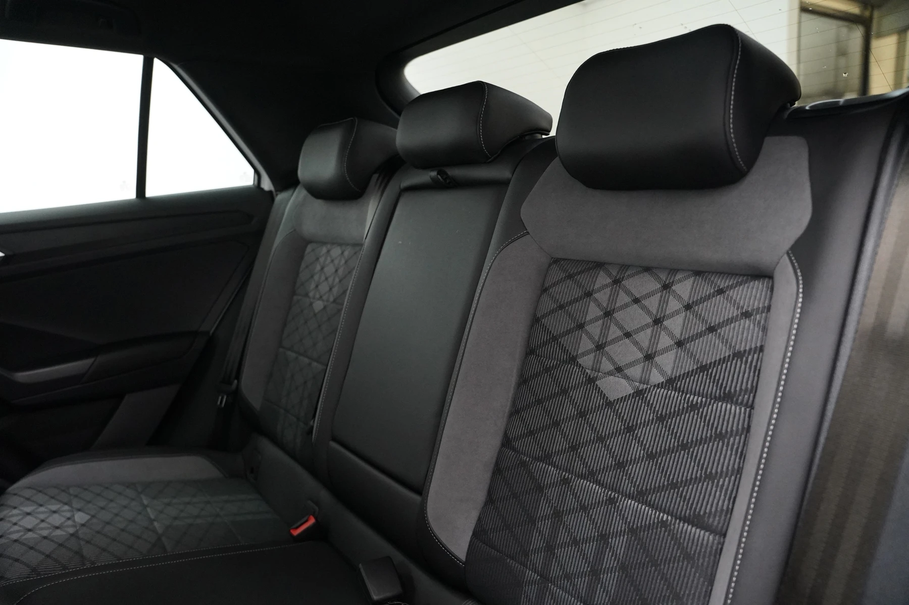 Volkswagen-T-Roc-image-31
