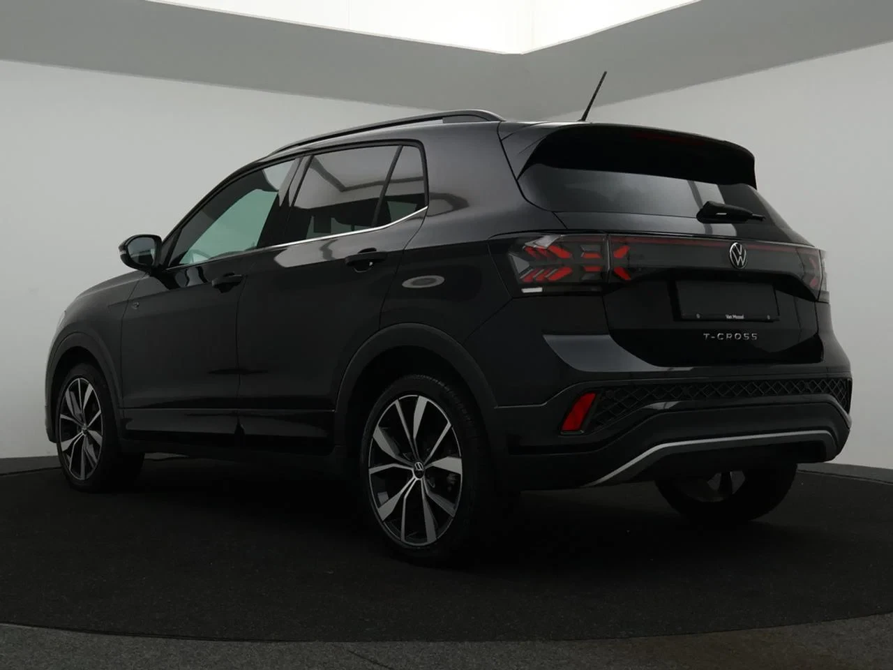 Volkswagen-T-Cross-image-5