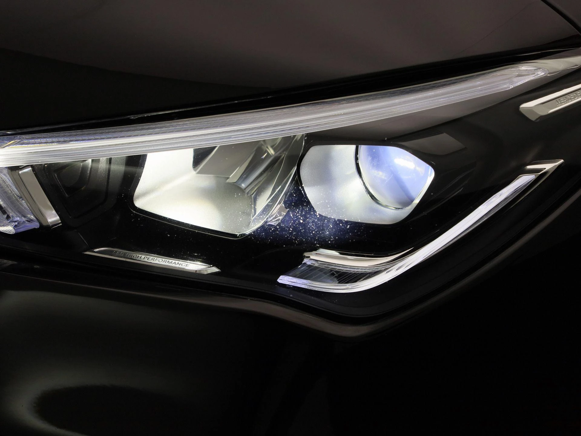 Mercedes-Benz-CLA-image-13