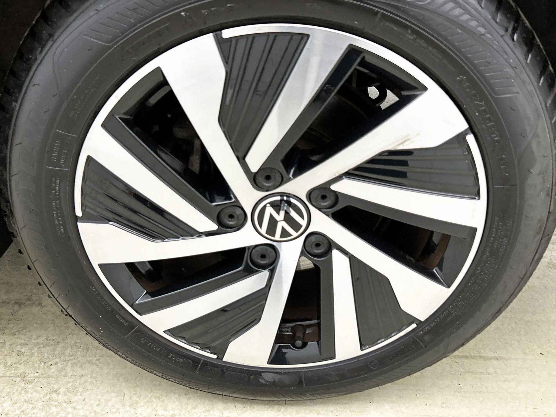 Volkswagen-Golf-image-22