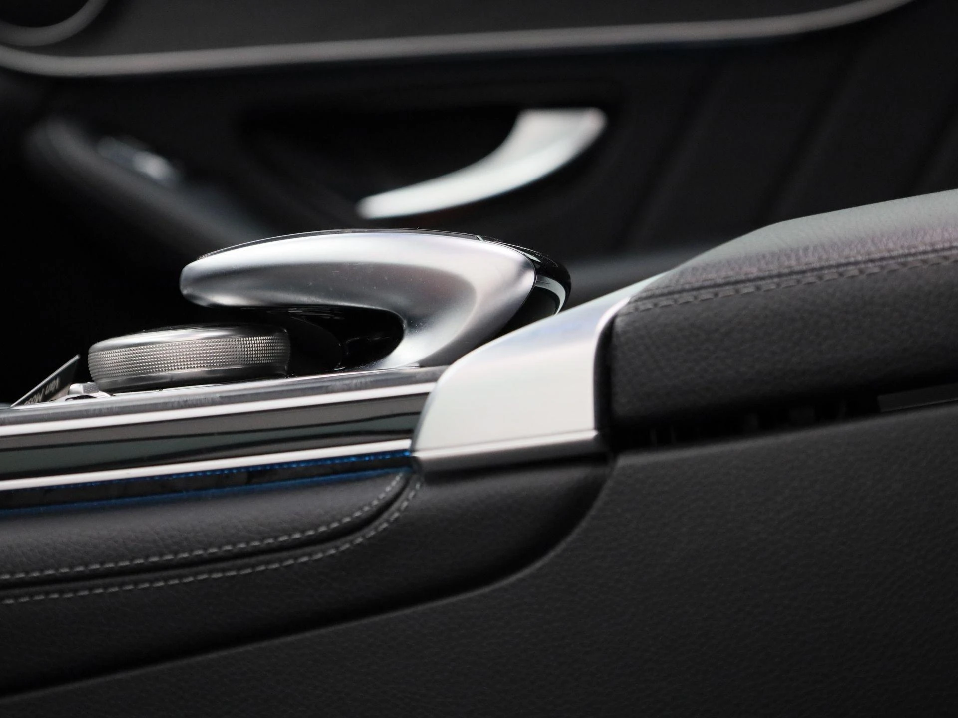 Mercedes-Benz-GLC-image-39