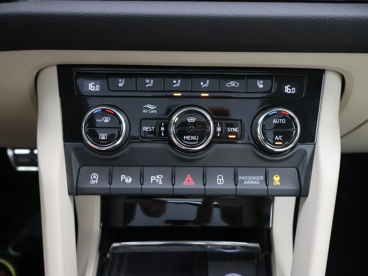 Škoda Kodiaq Kodiaq 2.0TSI 4x4 L&K 190PK *AUTOMAAT*PANODAK*TREKHAAK*BEIGE LEDER*360° CAMERA*ACC*APP-CONNECT*...*