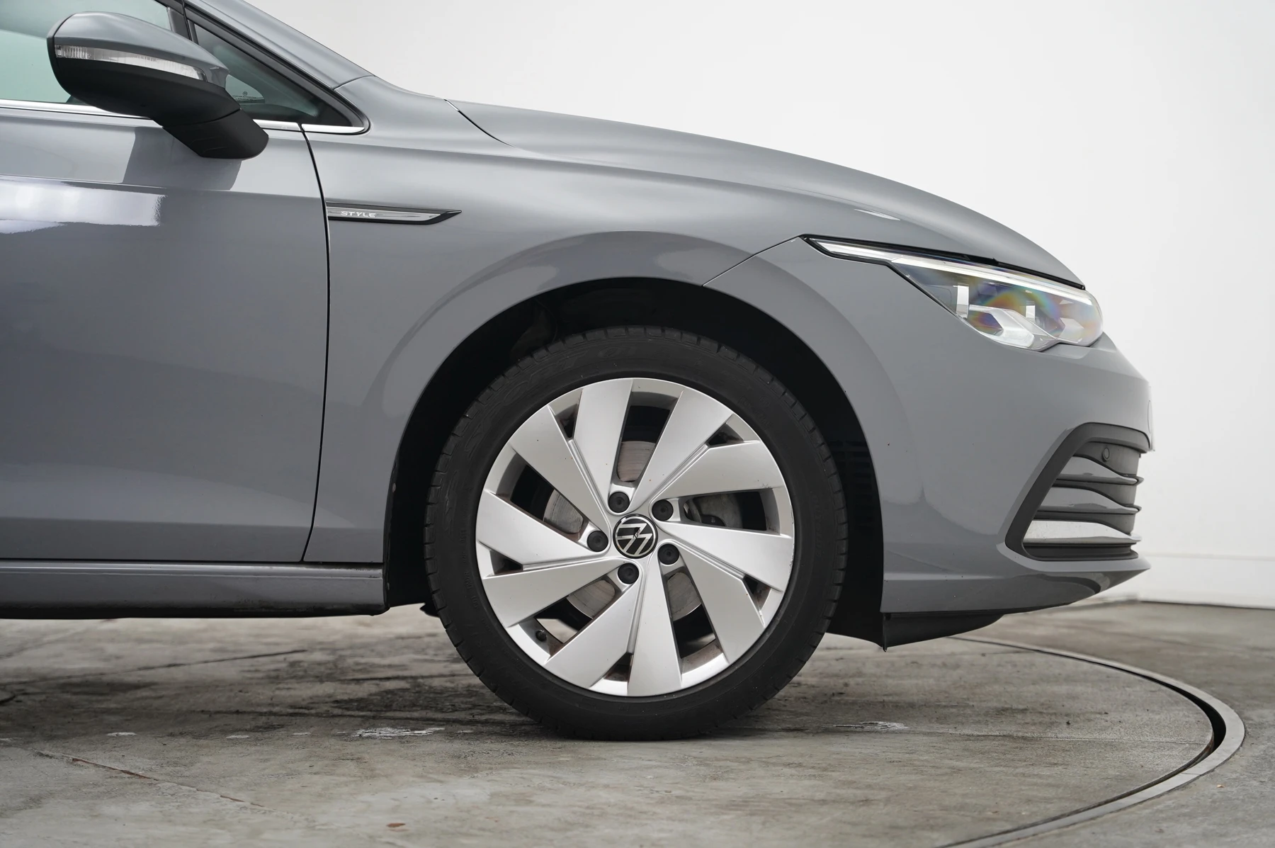 Volkswagen-Golf-image-34