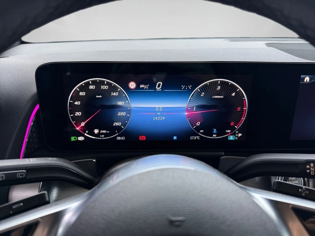 Mercedes-Benz-GLB 200 d-image-6