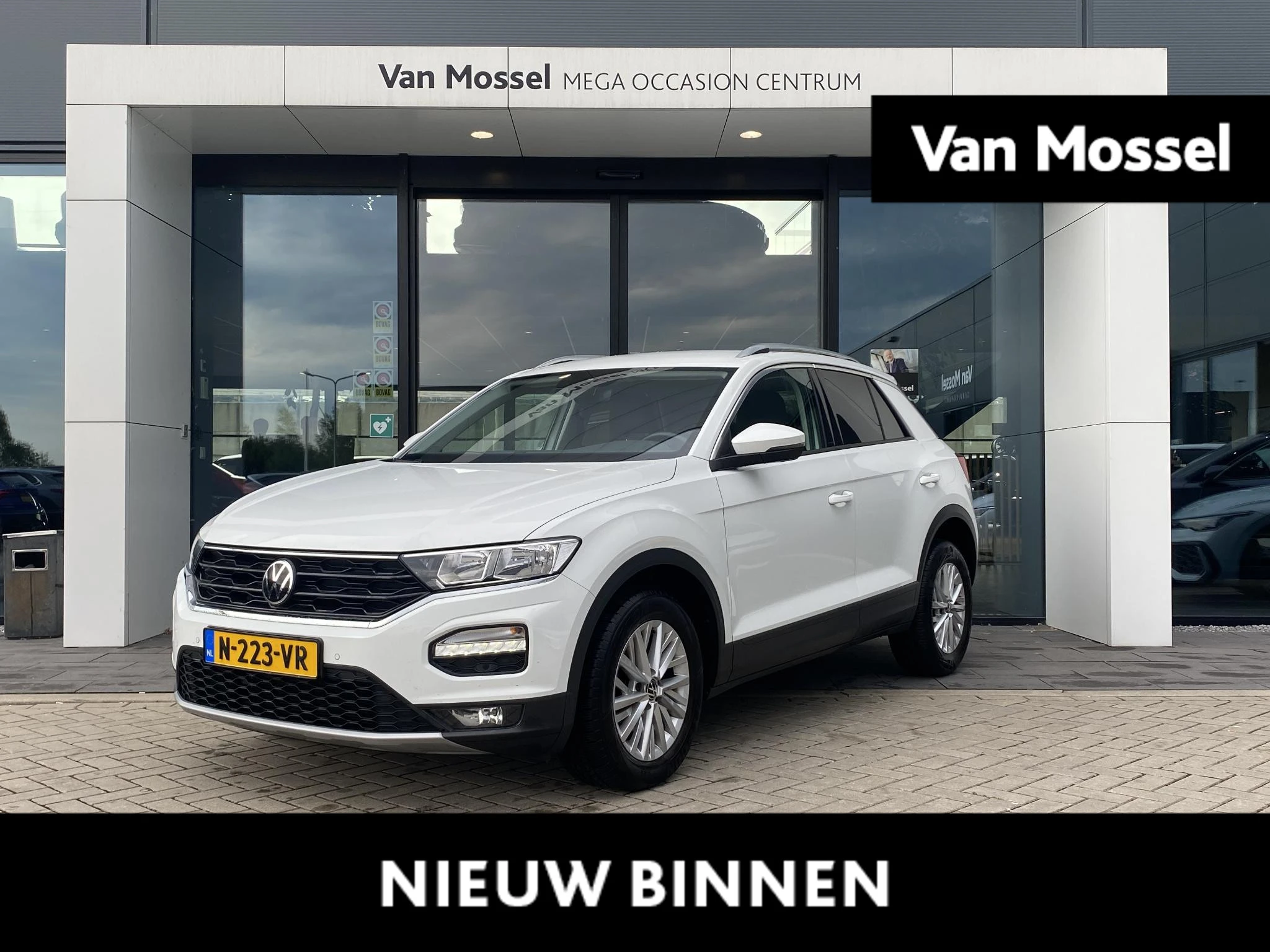 Volkswagen-T-Roc-image-0