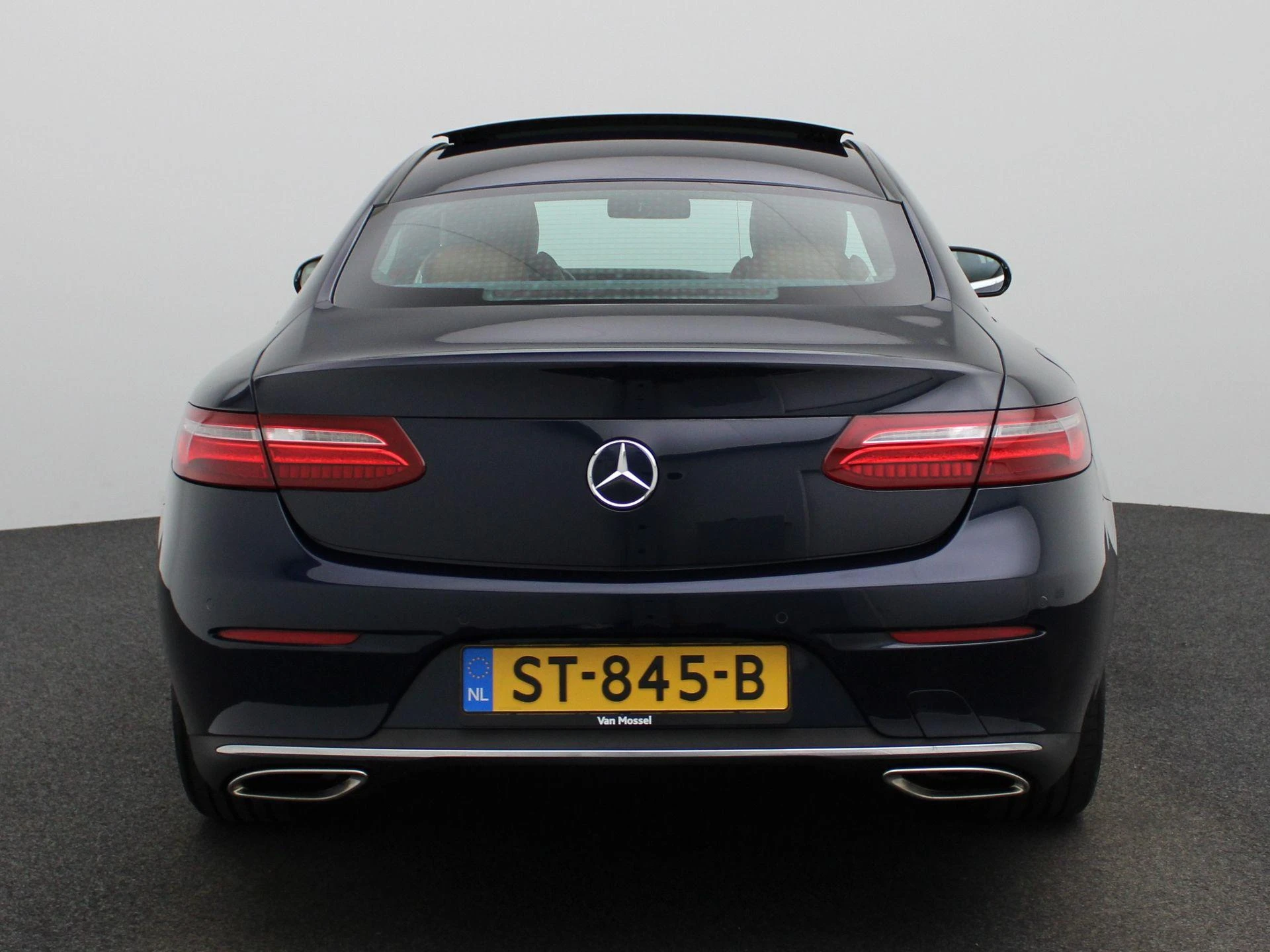 Mercedes-Benz-E-Klasse-image-4