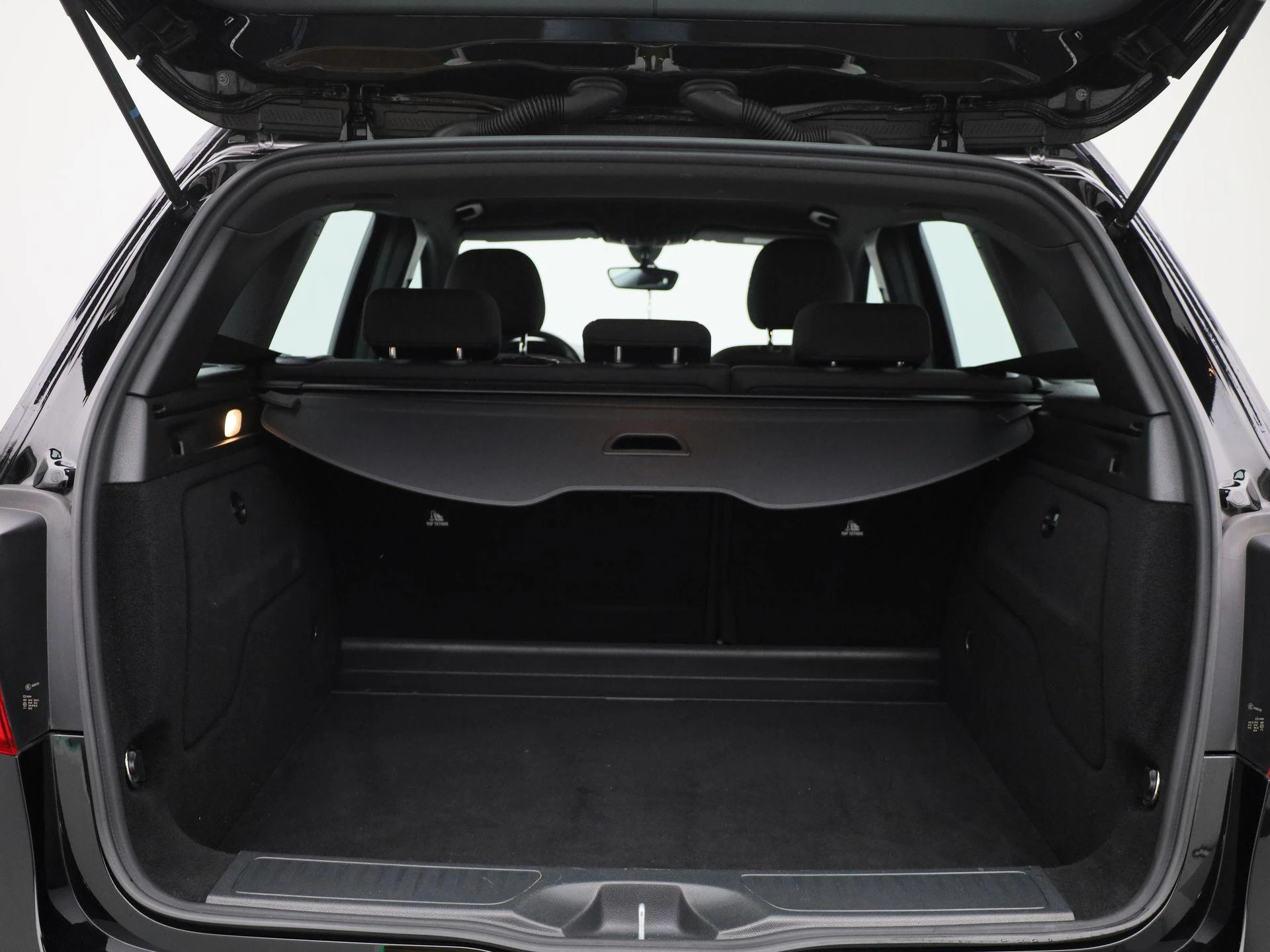 Mercedes-Benz-B-Klasse-image-13