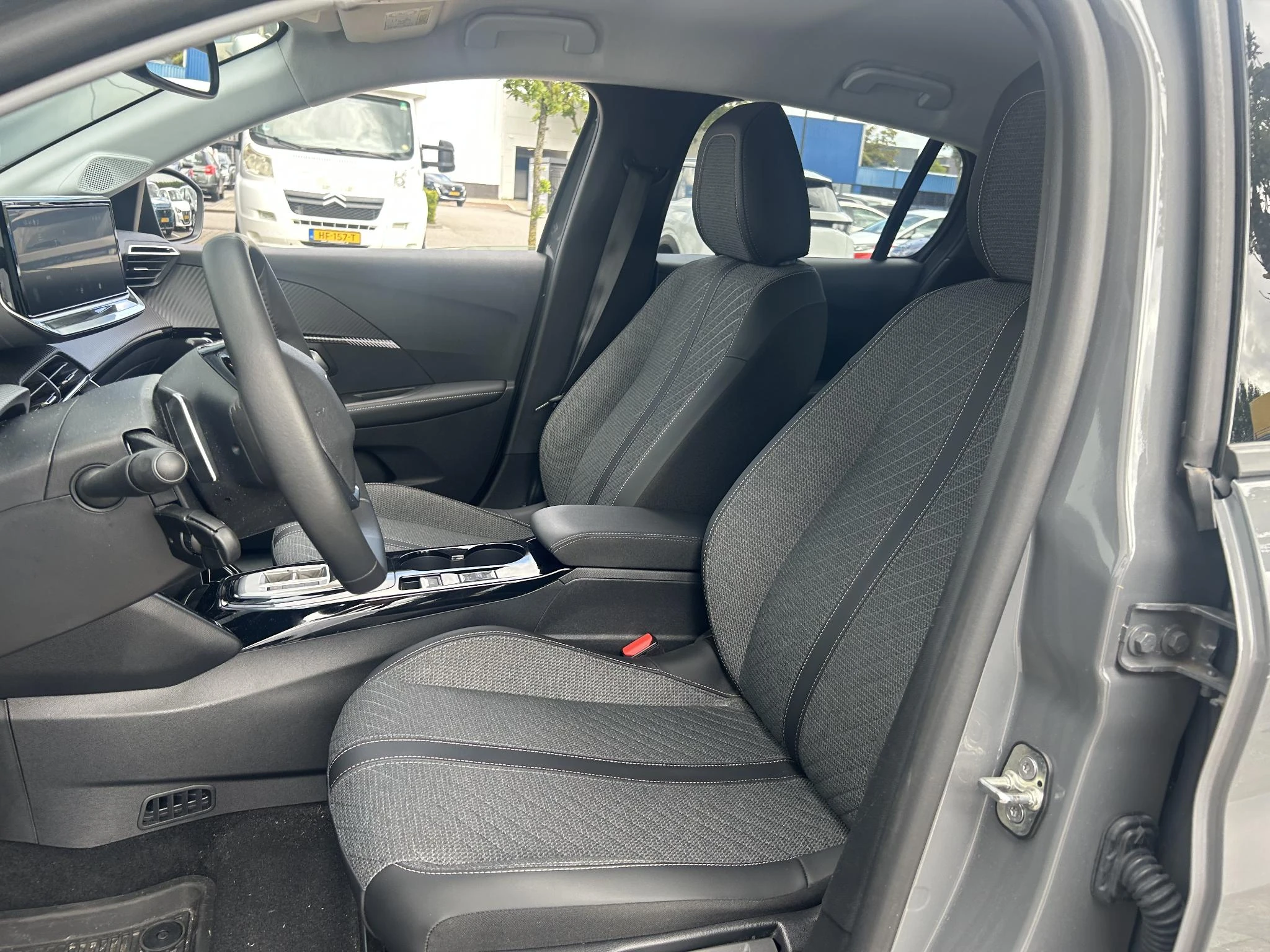 Peugeot-208-image-19