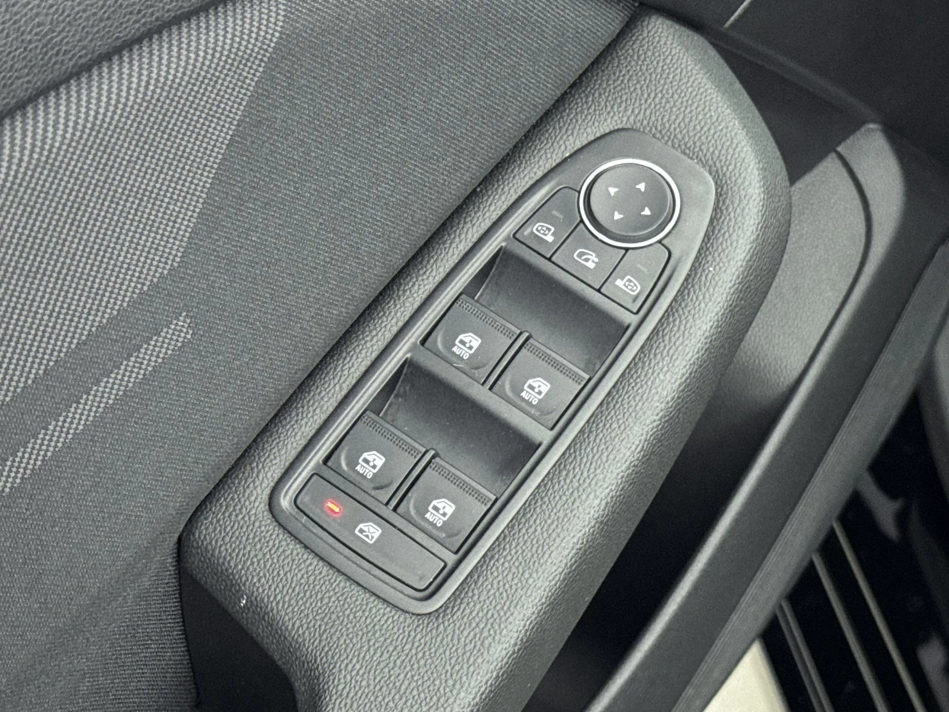 Renault-Clio-image-17