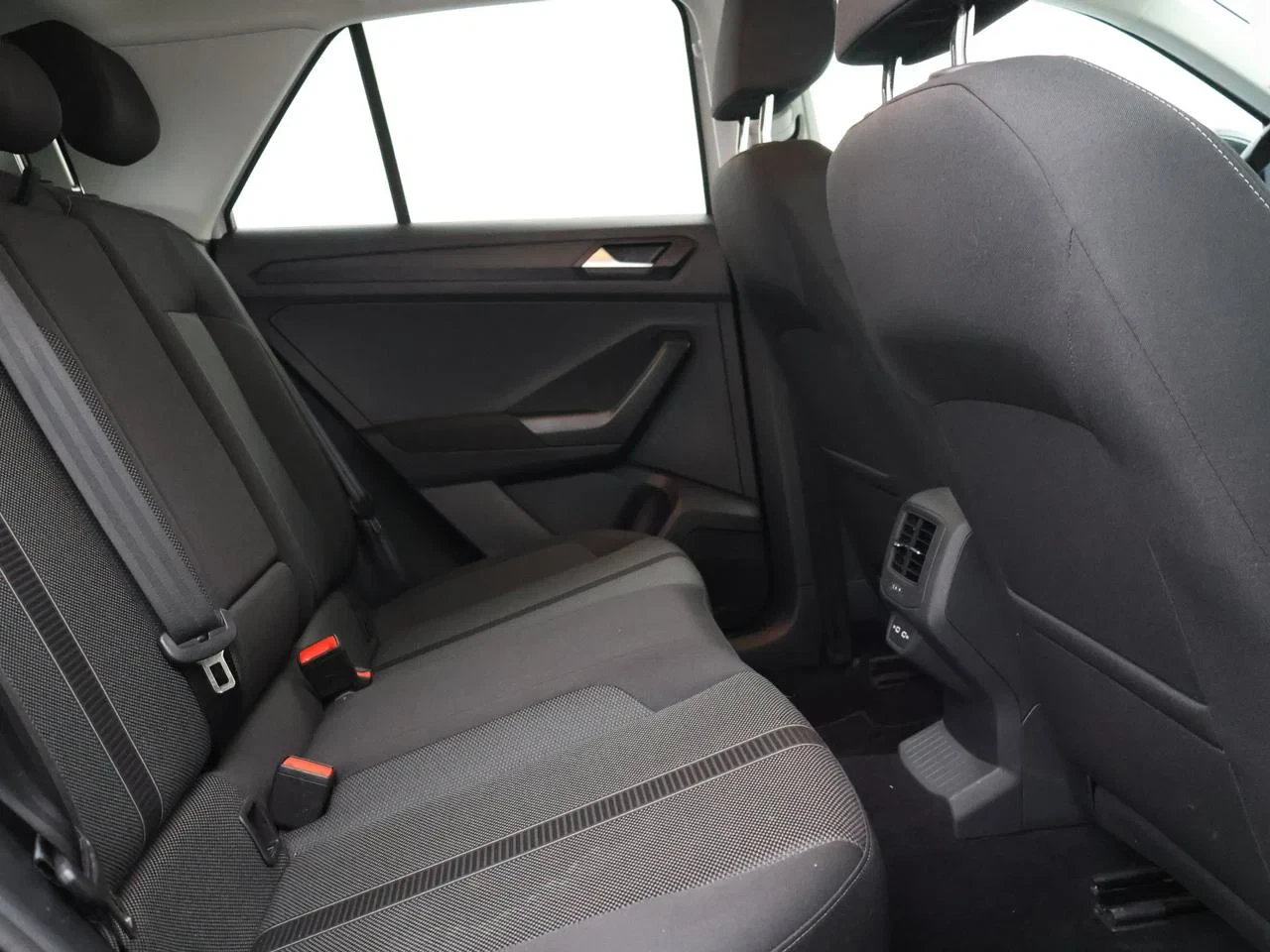 Volkswagen-T-Roc-image-4