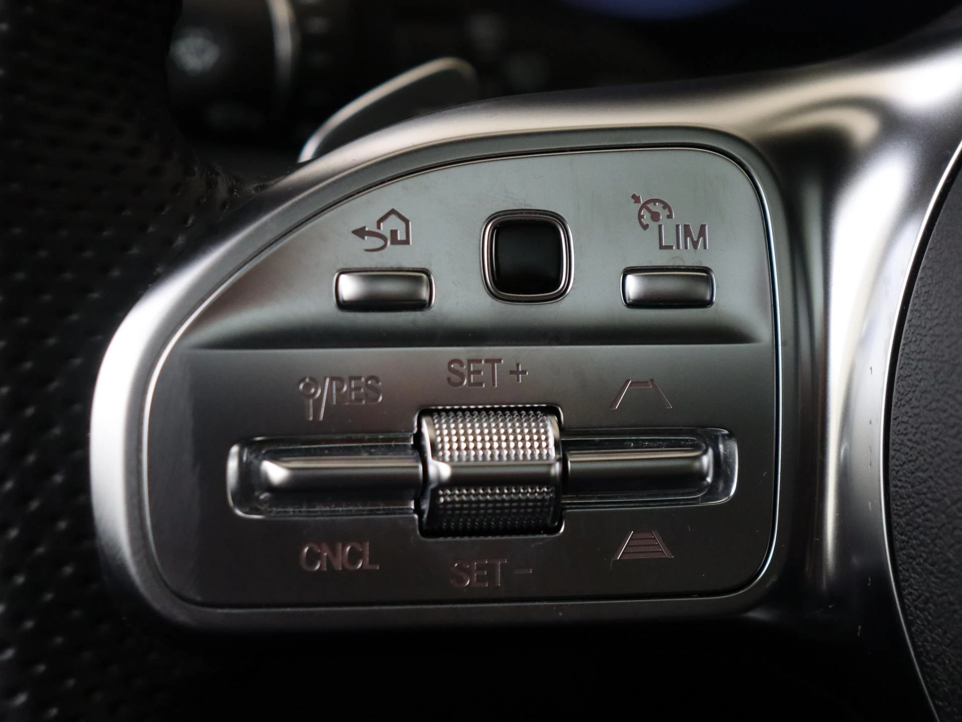 Mercedes-Benz-GLC-image-12
