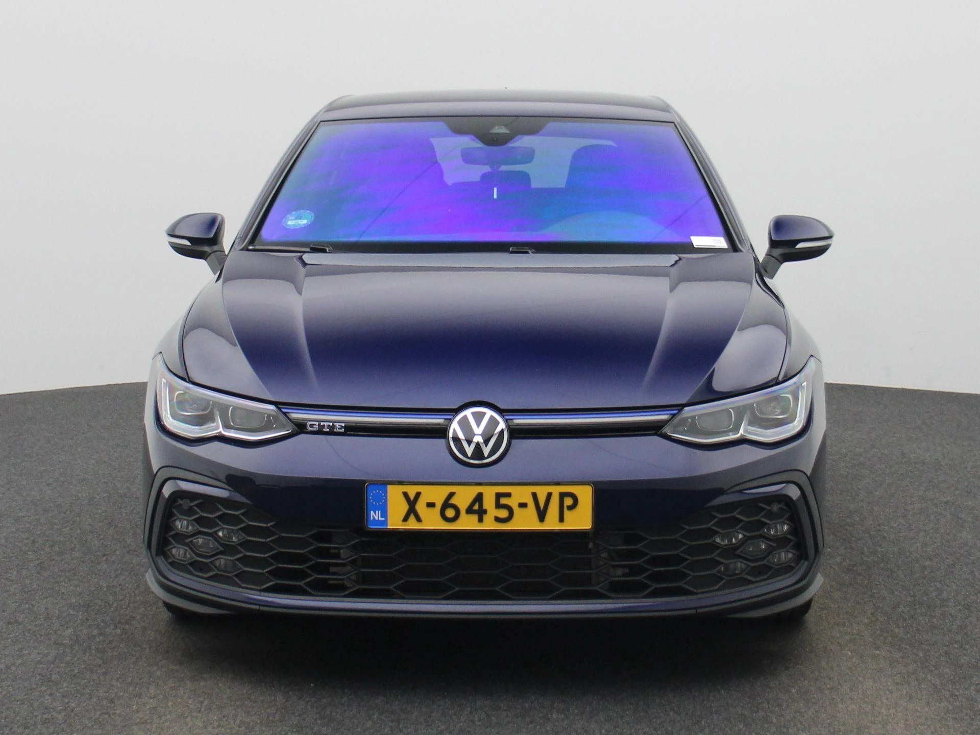 Volkswagen-Golf-image-2