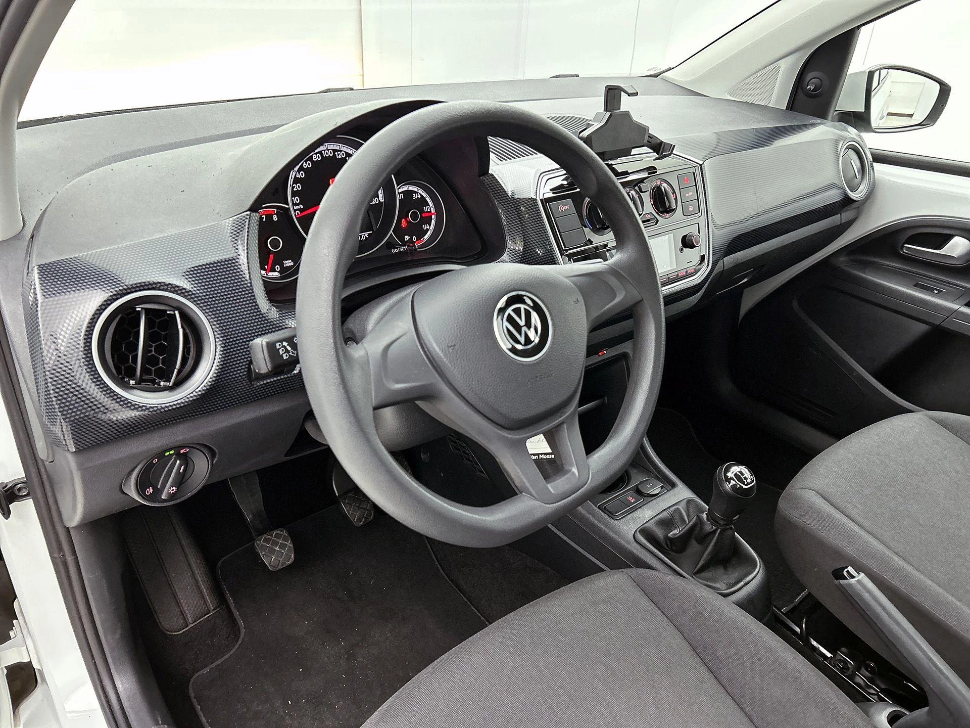 Volkswagen-up!-image-13