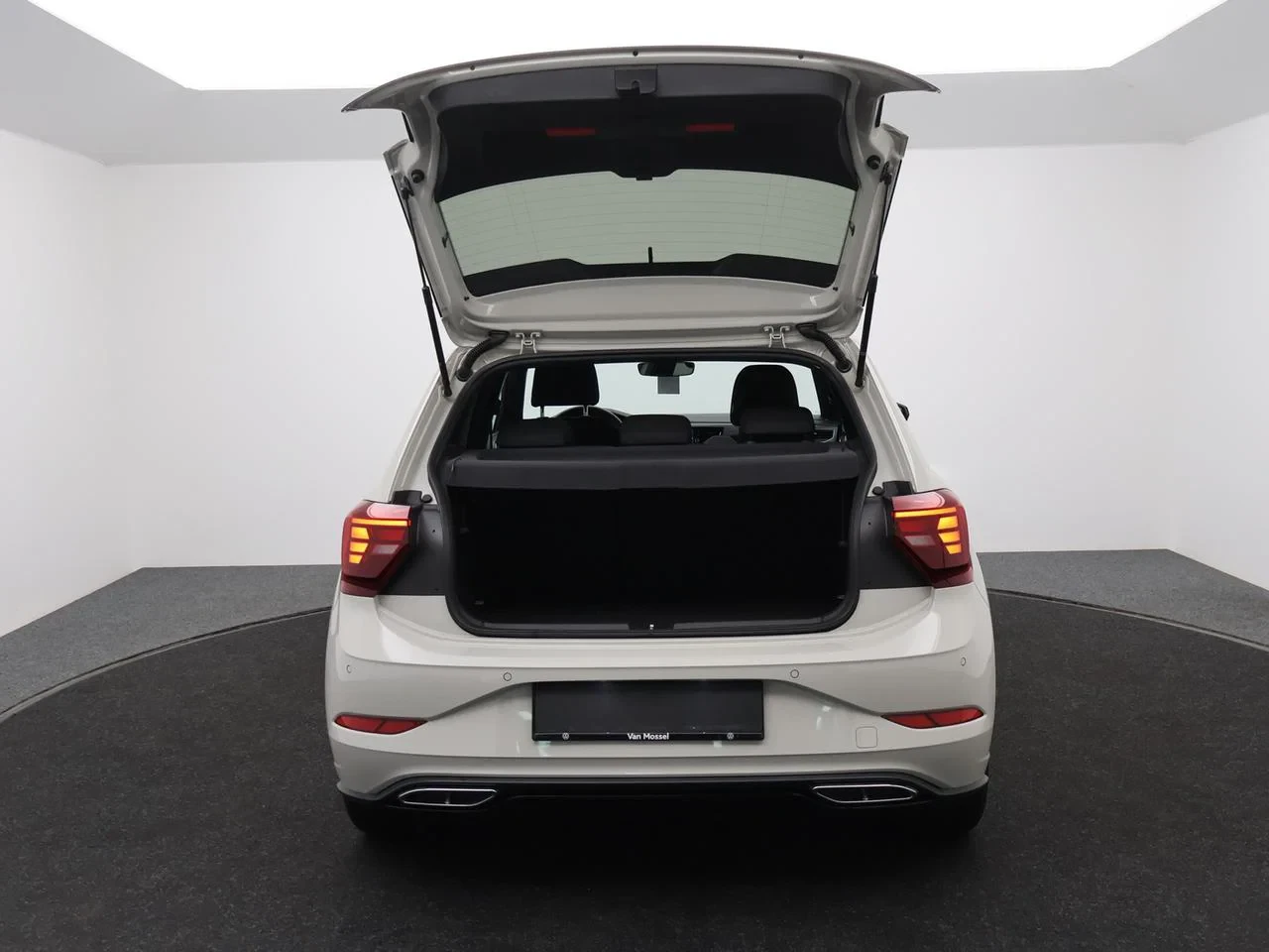 Volkswagen-Polo-image-2