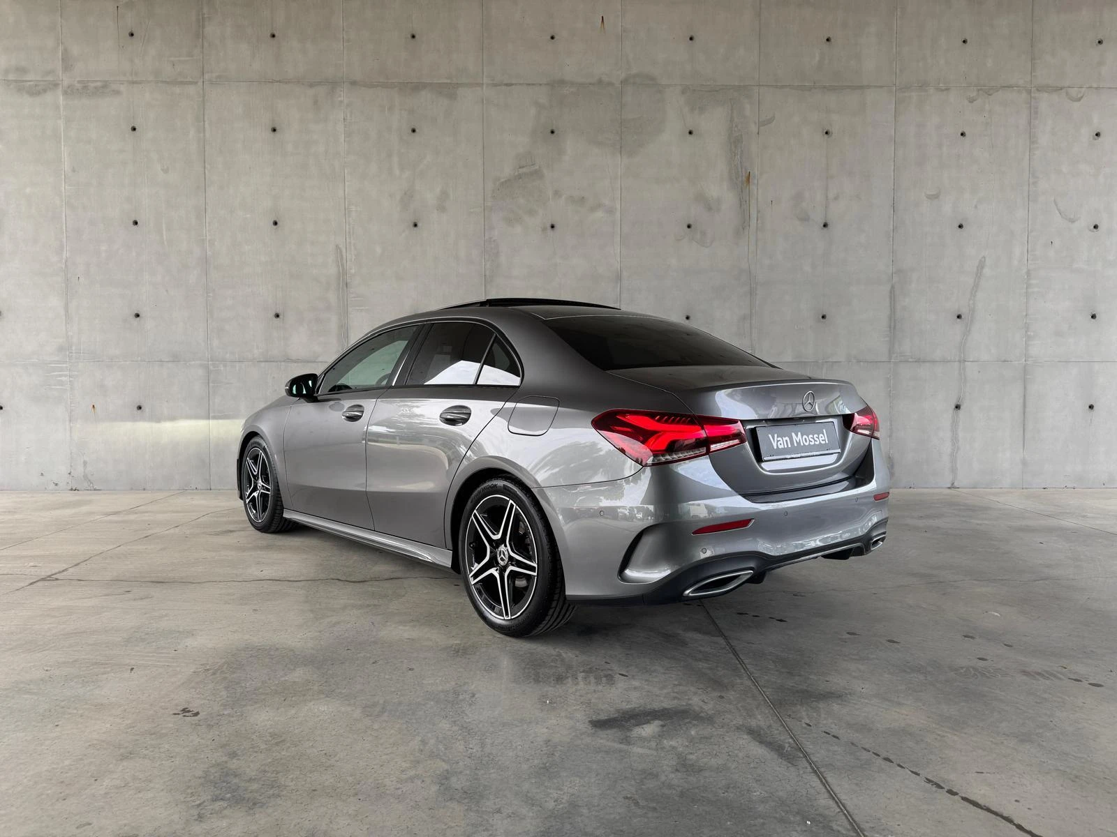 Mercedes-Benz-A-Klasse-image-3