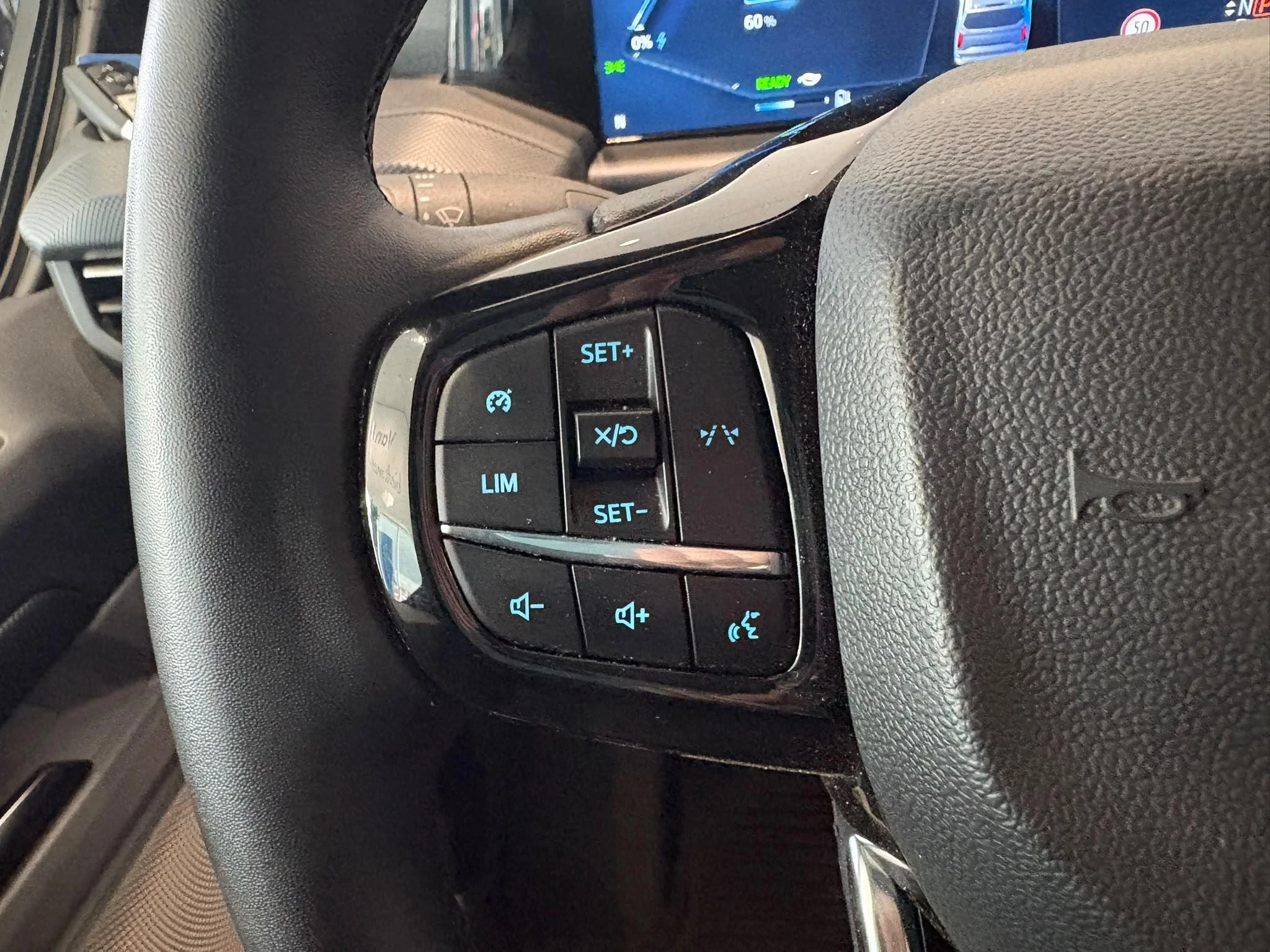 Ford E-Transit Cust. 320 L2H1 Limited 65 kWh