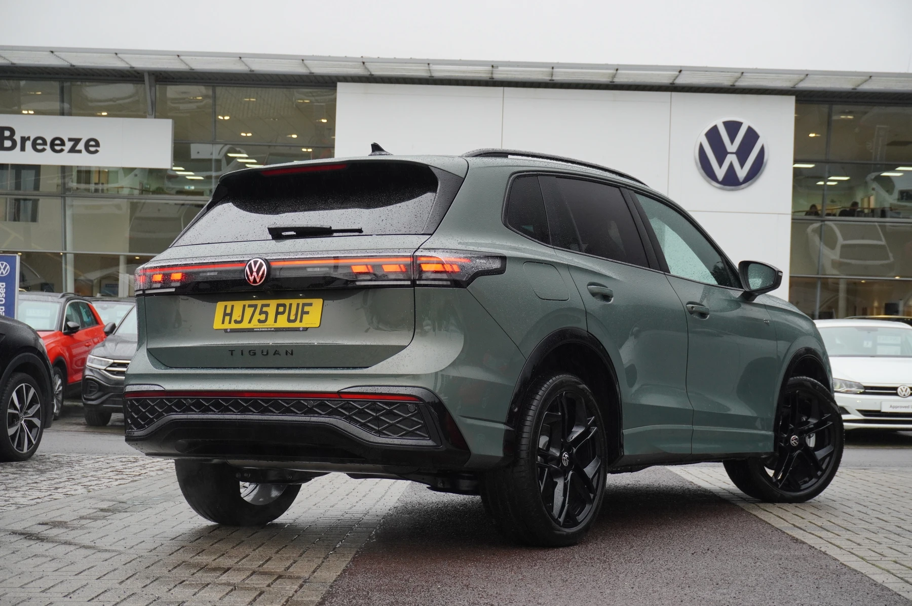Volkswagen-Tiguan-image-13