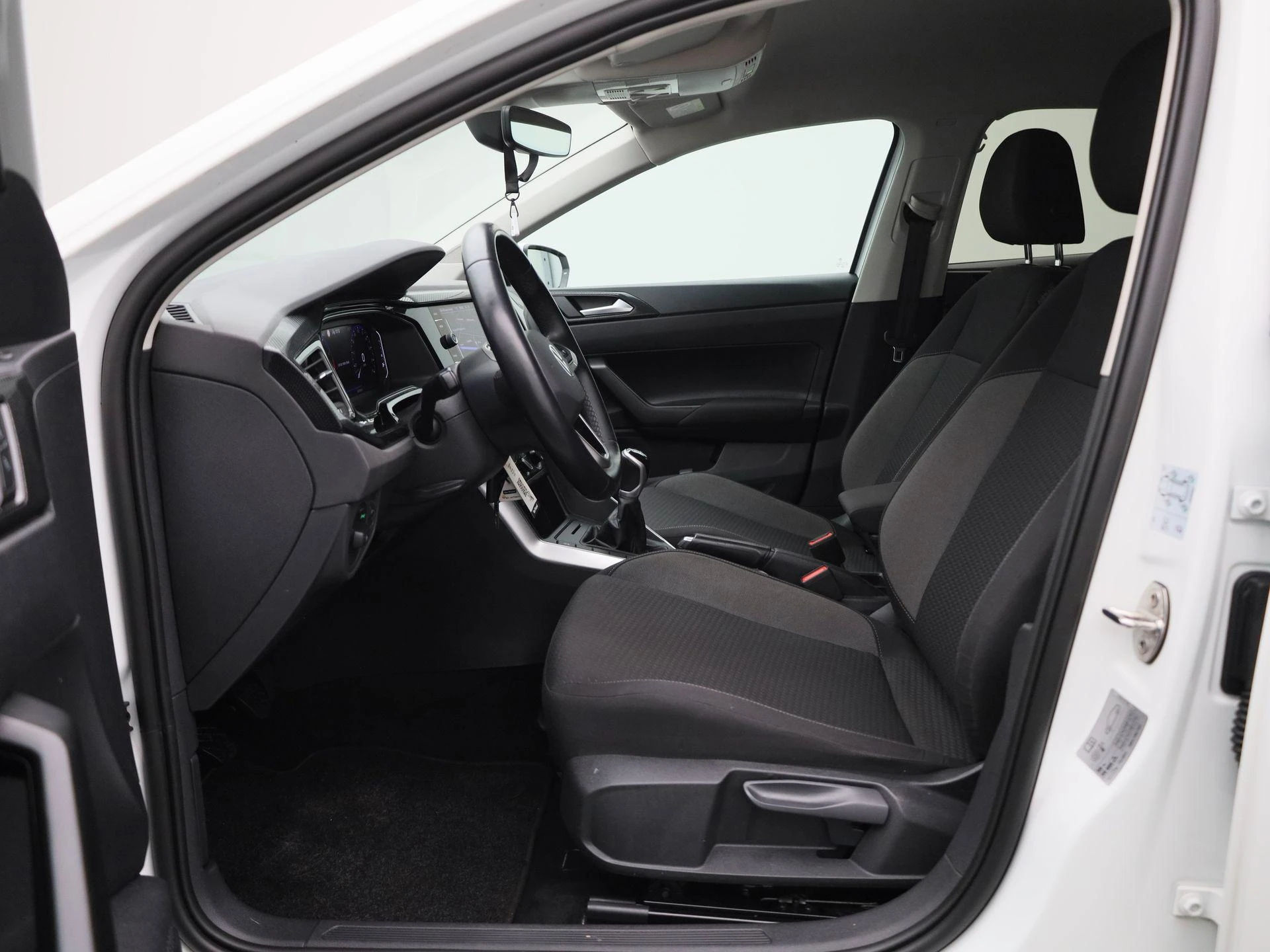 Volkswagen-Polo-image-10