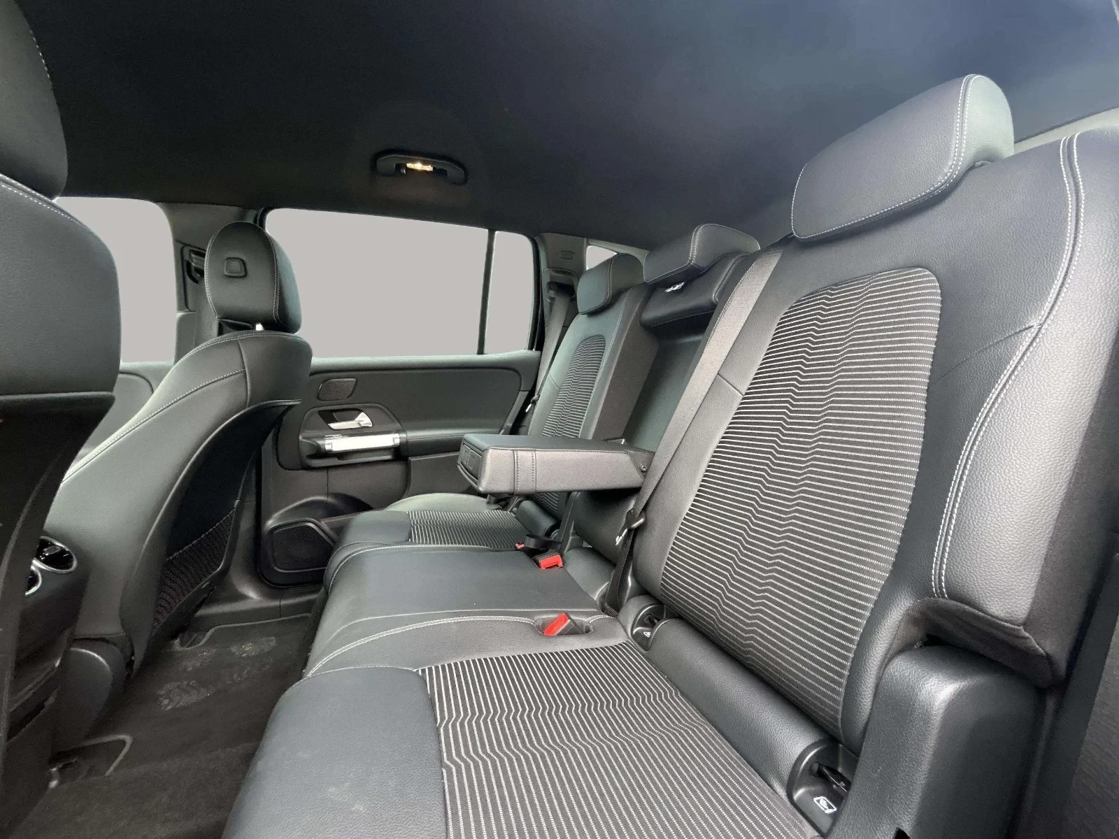 Mercedes-Benz-EQB-image-20