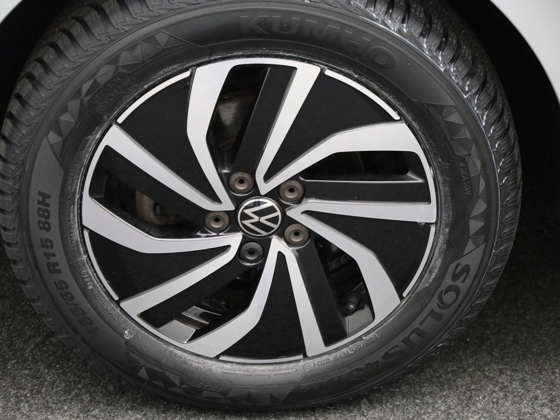 Volkswagen-Polo-image-11