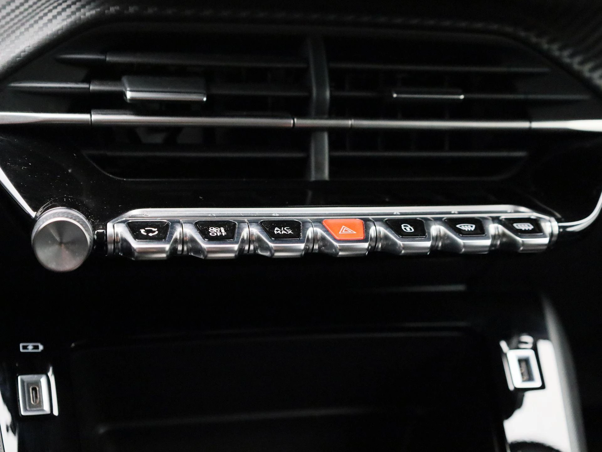 Peugeot-e-208-image-26