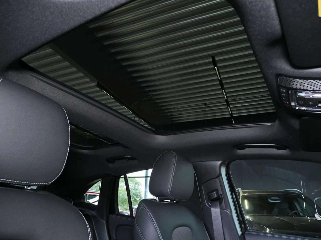 Mercedes-Benz-GLA 180 d-image-12