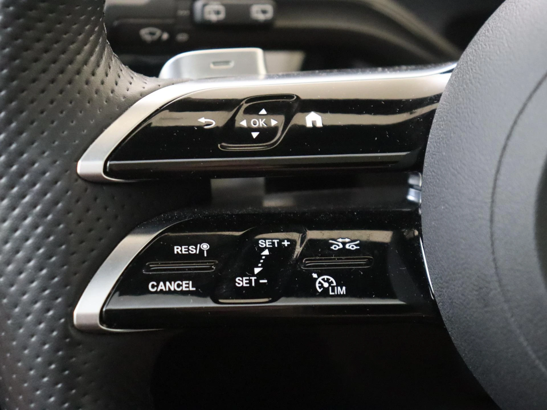 Mercedes-Benz-A-Klasse-image-12