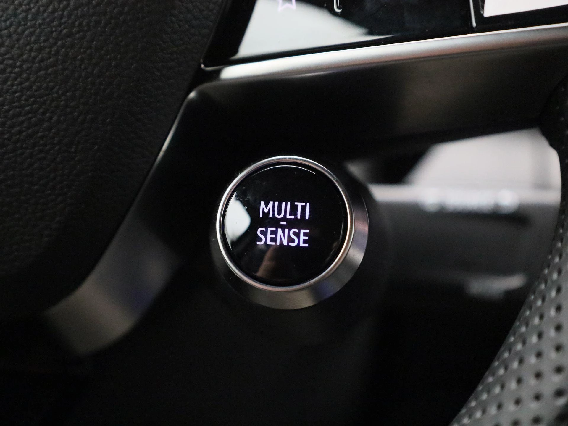 Renault-Megane E-Tech-image-12
