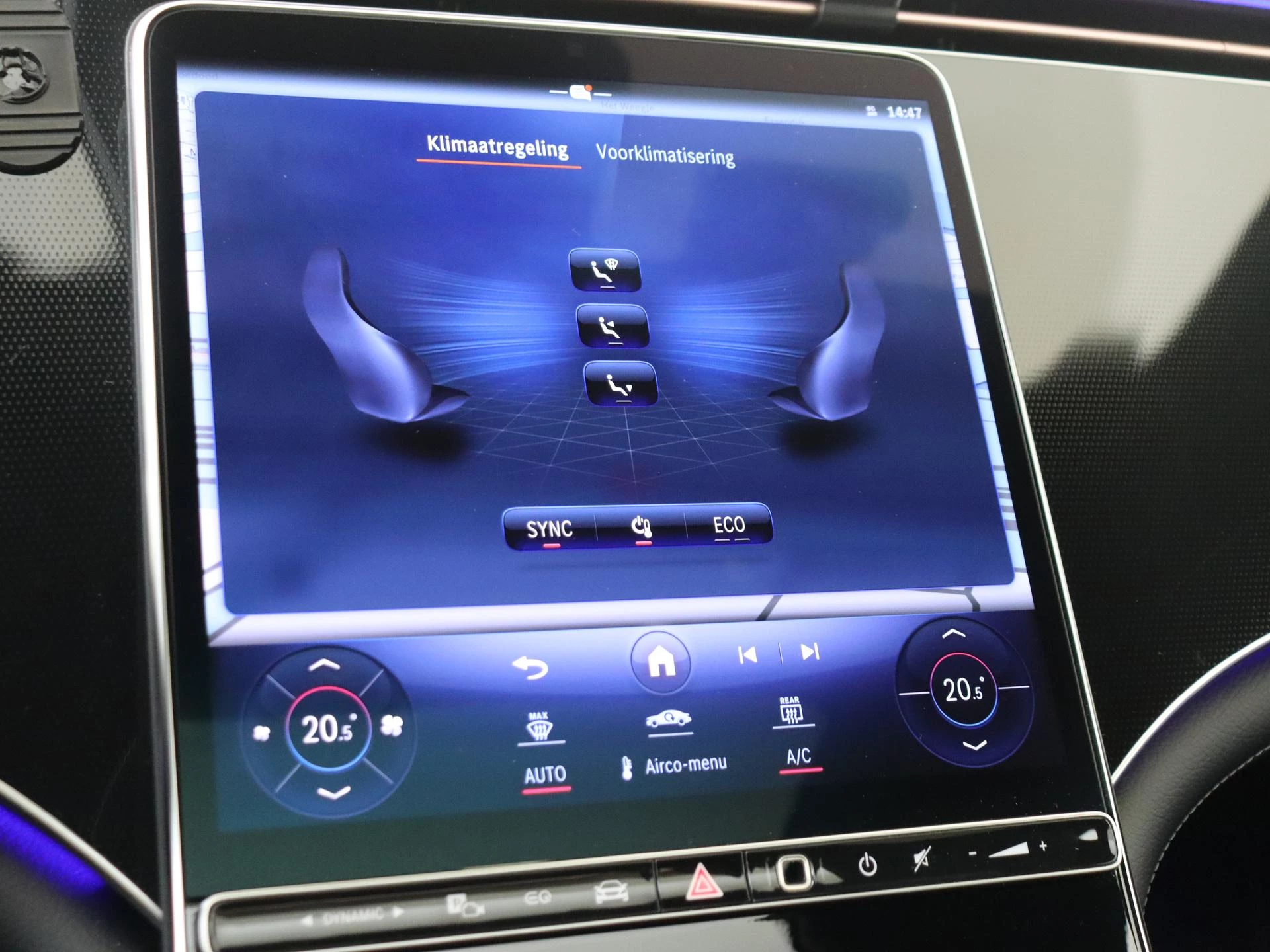 Mercedes-Benz-EQE-image-18