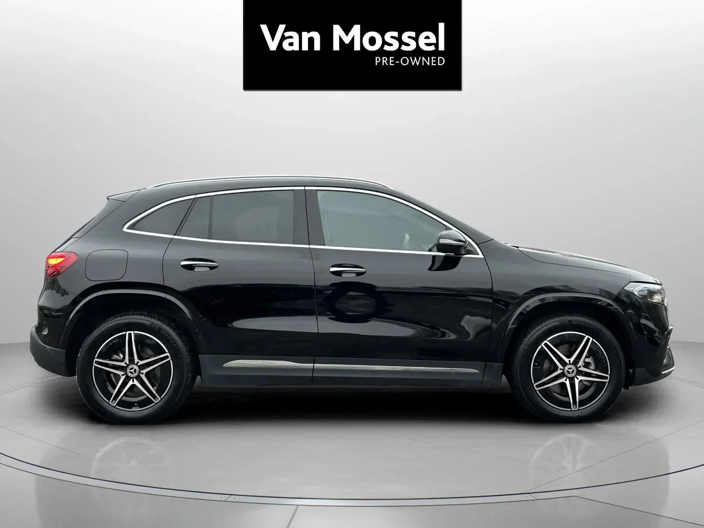 Mercedes-Benz-EQA-image-3