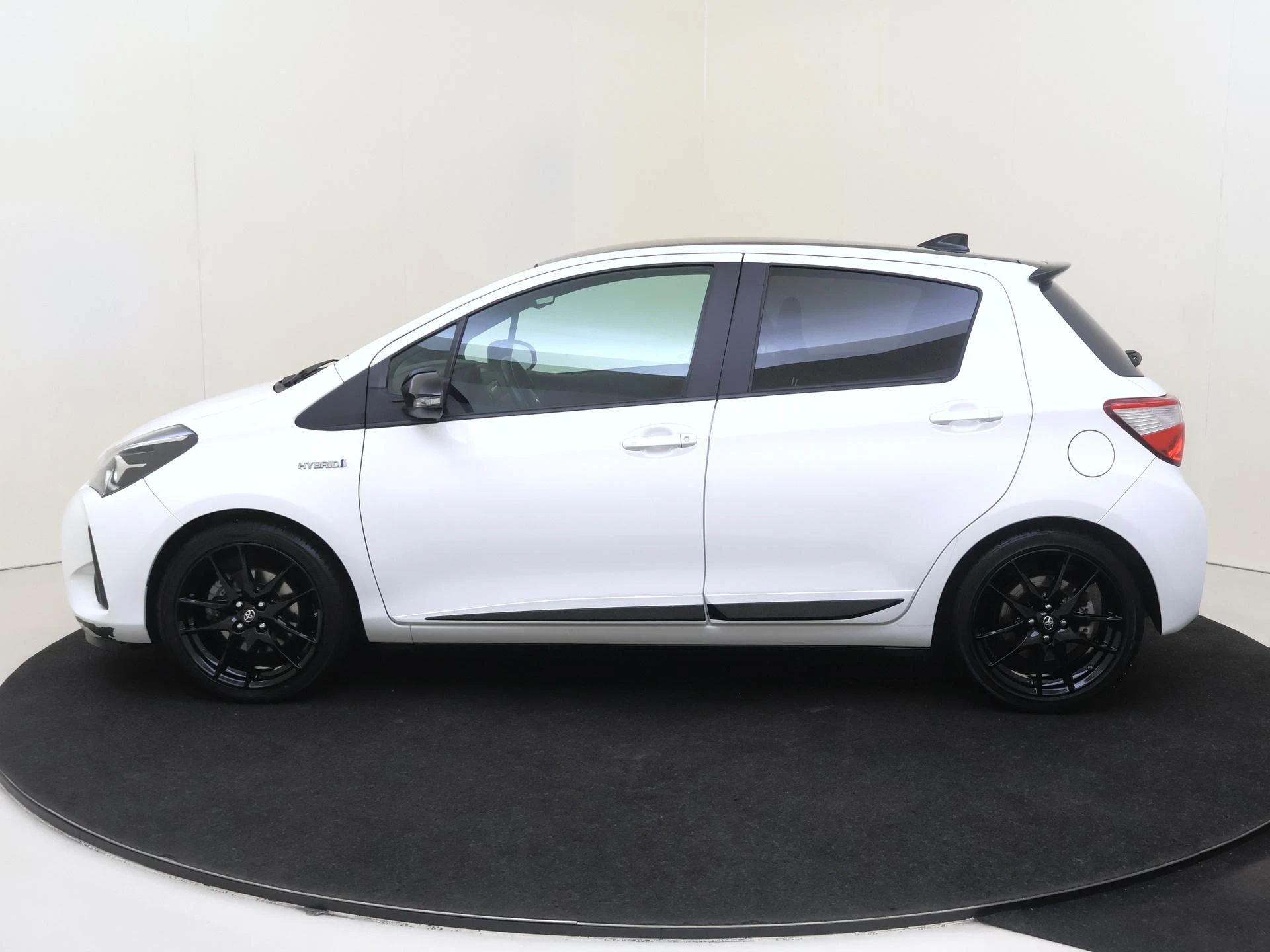 Toyota-Yaris-image-7